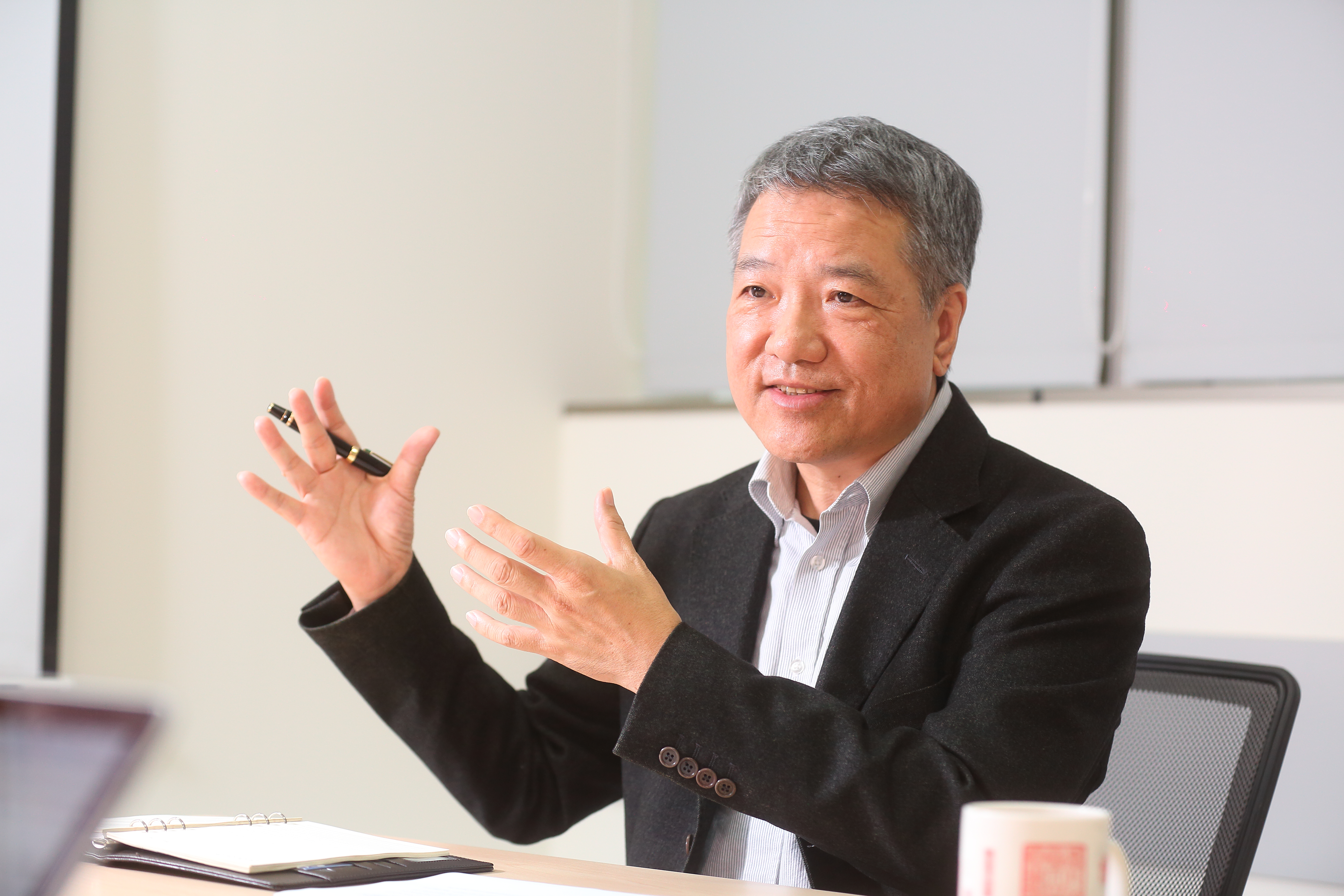 訊連董事長黃肇雄學起同業做生意，旗下軟體從買斷制轉型訂閱制。