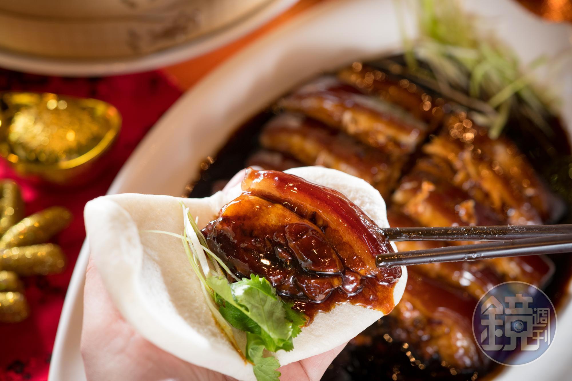 「招牌東坡肉」非常銷魂,夾刈包可以多吃好幾塊。(780元/大份)