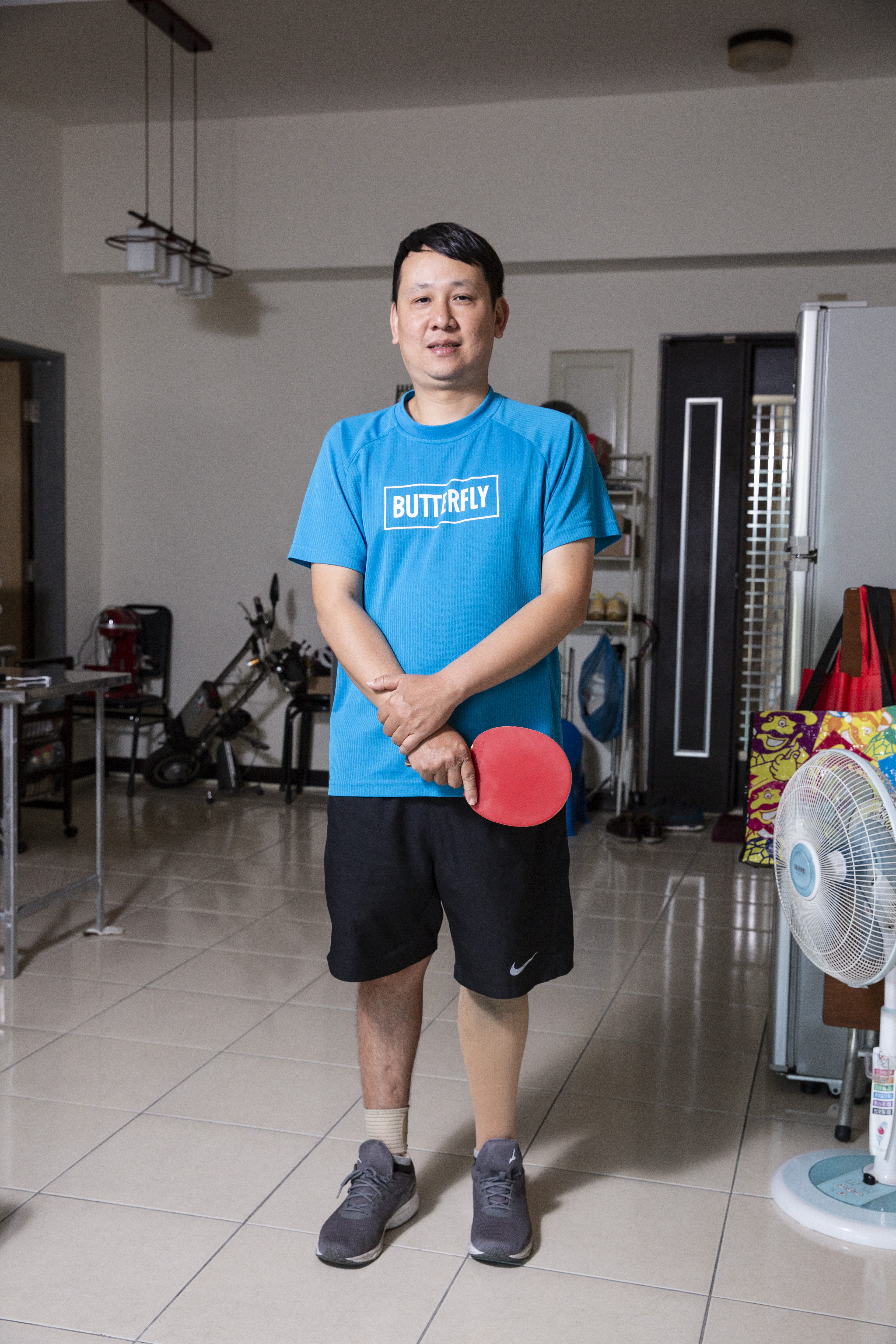 程銘志32歲時，因一場車禍失去左腿，連右腳也無法完全施力，無法便捷移動，於是改打輪椅桌球。