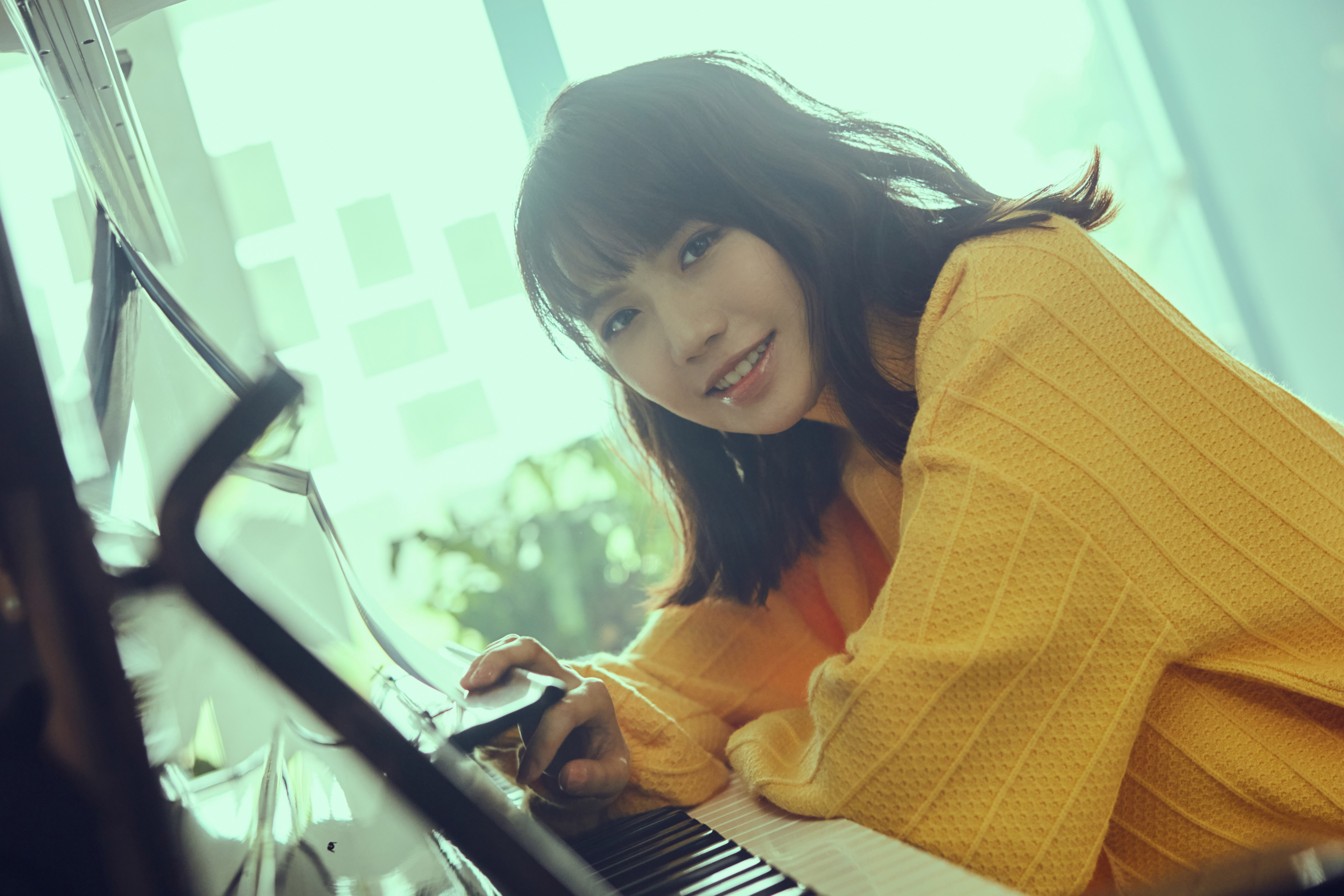 網路翻唱紅人文慧如推出首張創作專輯《親愛的你____怎樣的我》。（華研提供）