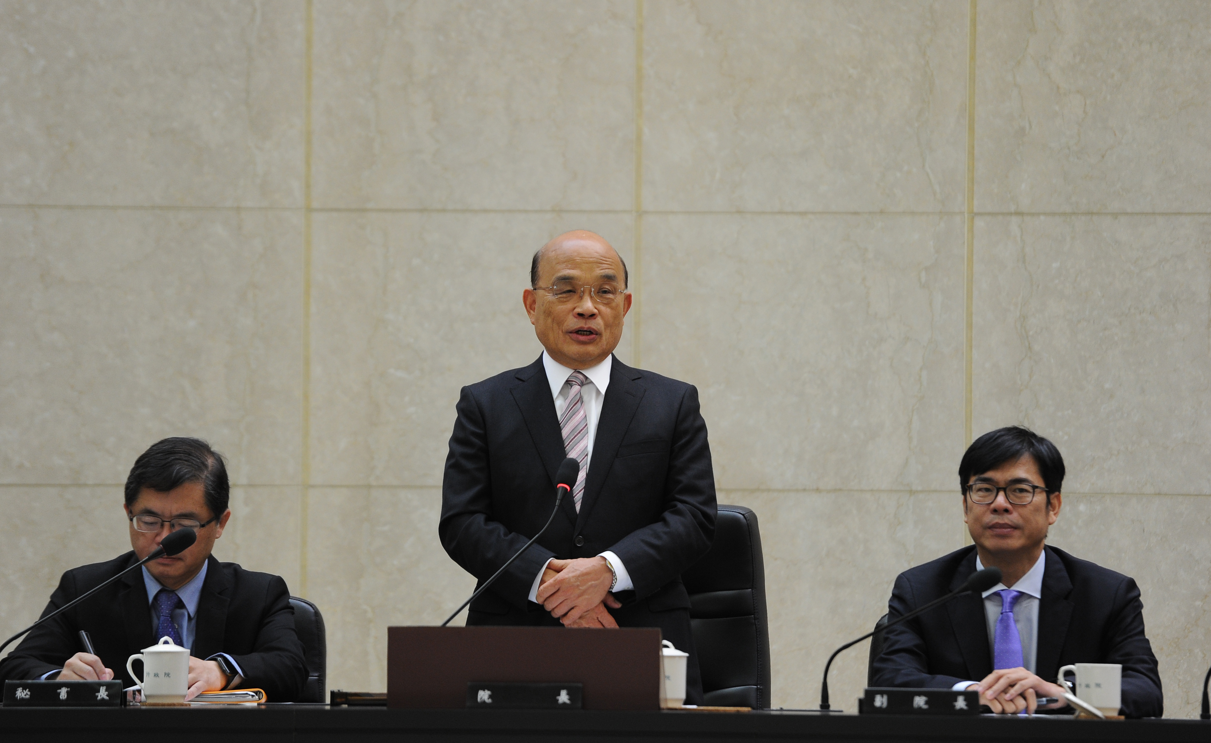 新任行政院長蘇貞昌今天舉行首次行政院會指出，不進不退，這點他最不能忍受。（行政院提供）
