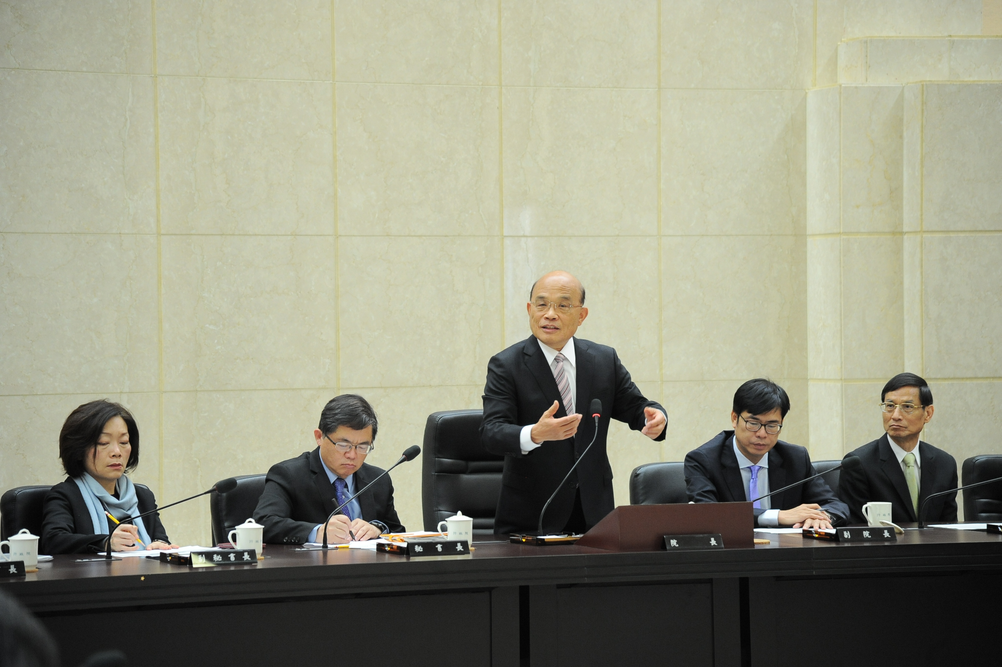 新任行政院長蘇貞昌今天舉行首次行政院會，並請政務官都能走到第一線。（行政院提供）