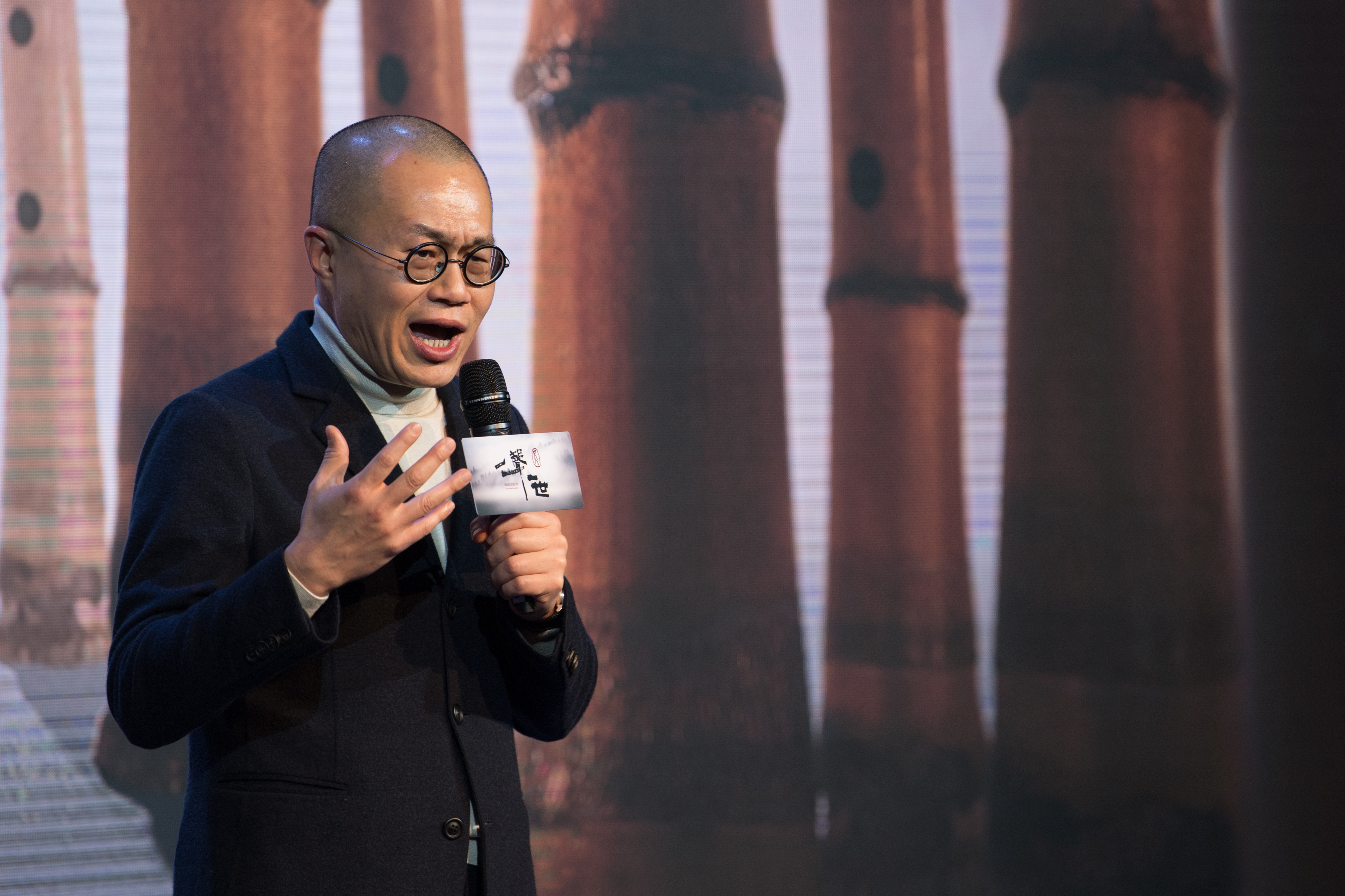 港文化人梁文道從台寄書回港，3本書卻被拒寄，讓他質疑是否台灣已實施一國兩制？（東方IC）