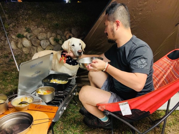 九把刀在臉書表示，露營下山發生小擦撞，但自己是「全宇宙最想移車的人」，爆料者未聽到前面對話才導致誤會。（九把刀臉書）