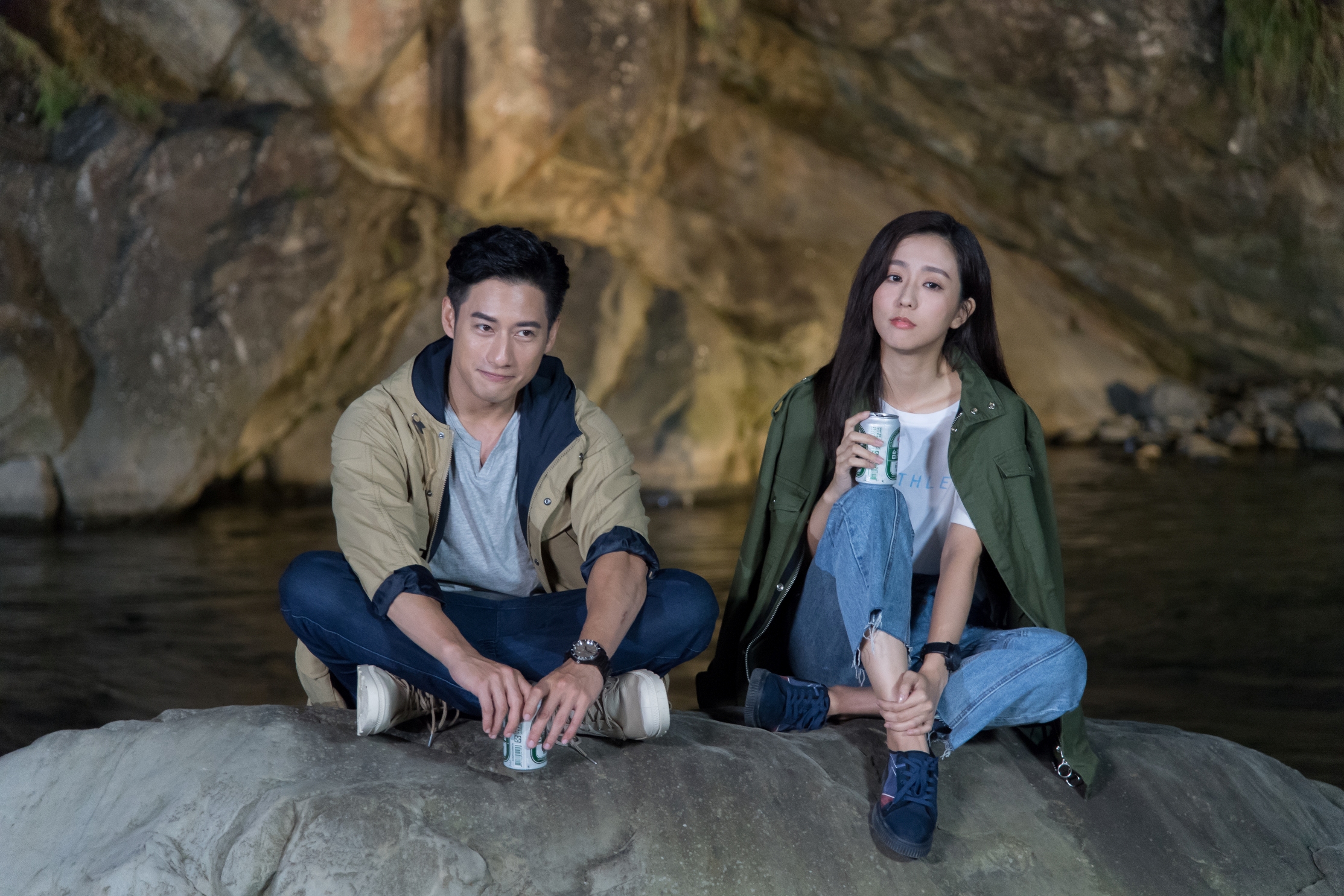 周孝安和周曉涵野外談情看星星，劇情很浪漫。（三立提供）