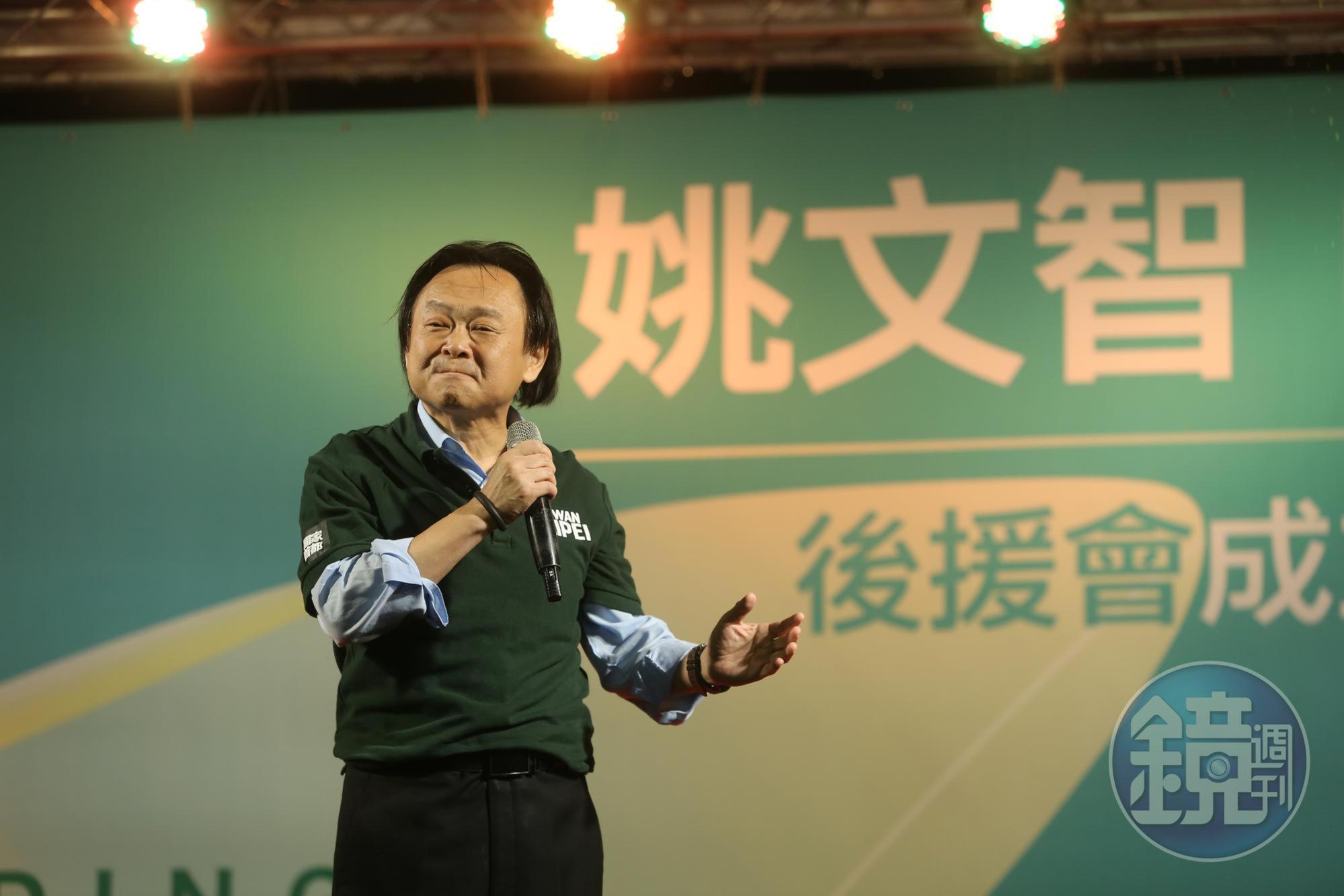 王世堅表示「口譯哥」趙怡翔得了便宜又賣乖,就跟柯文哲一樣。