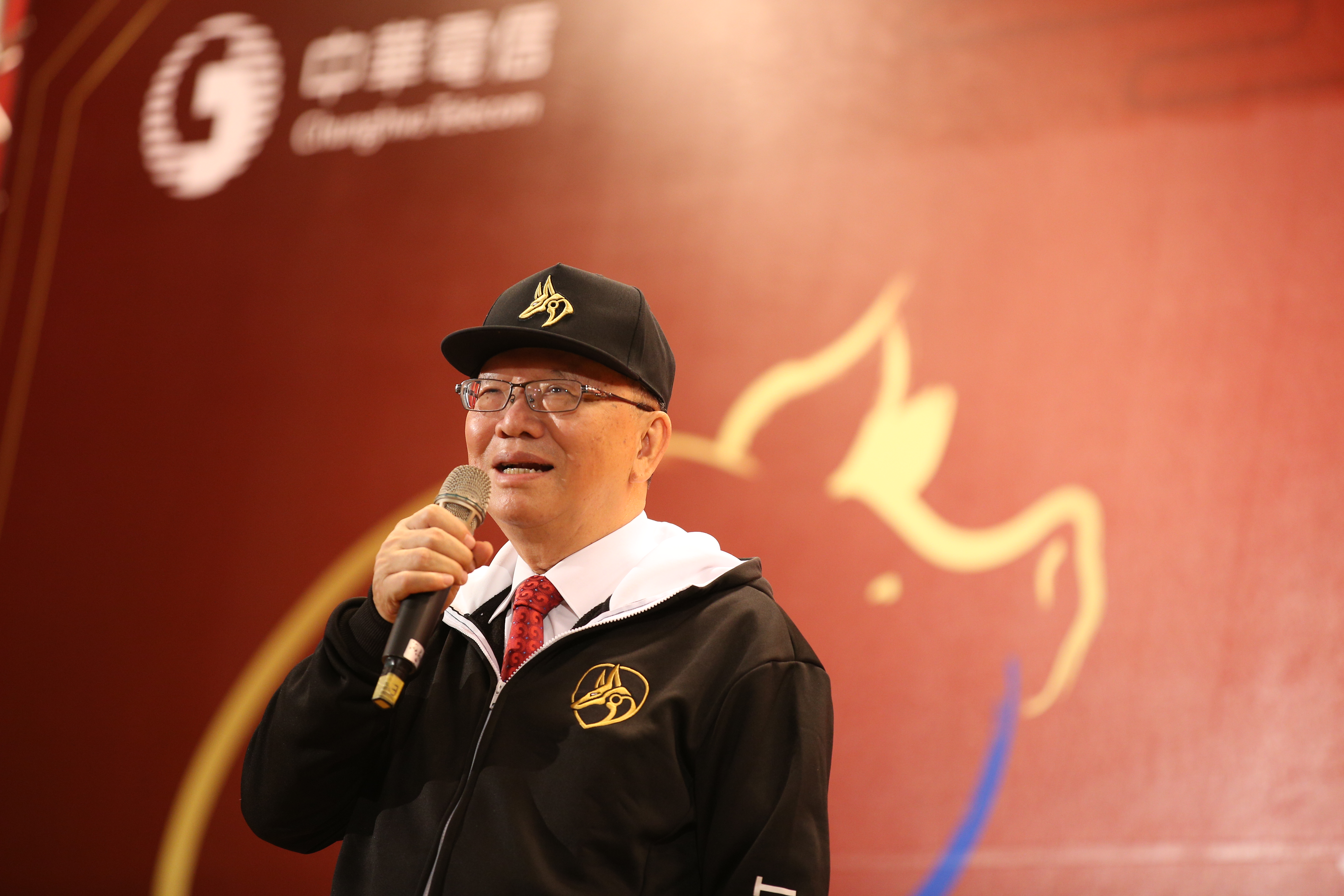 中華電信董事長鄭優在尾牙上強調，未來行動通訊不再做低價競爭，也將推動策略轉型，預計2至3年要拿出成績來。