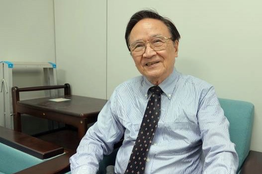 政大金融系教授殷乃平認為，壽險公司應該做的是逐漸減少海外投資才對。（翻攝自中國評論新聞網）