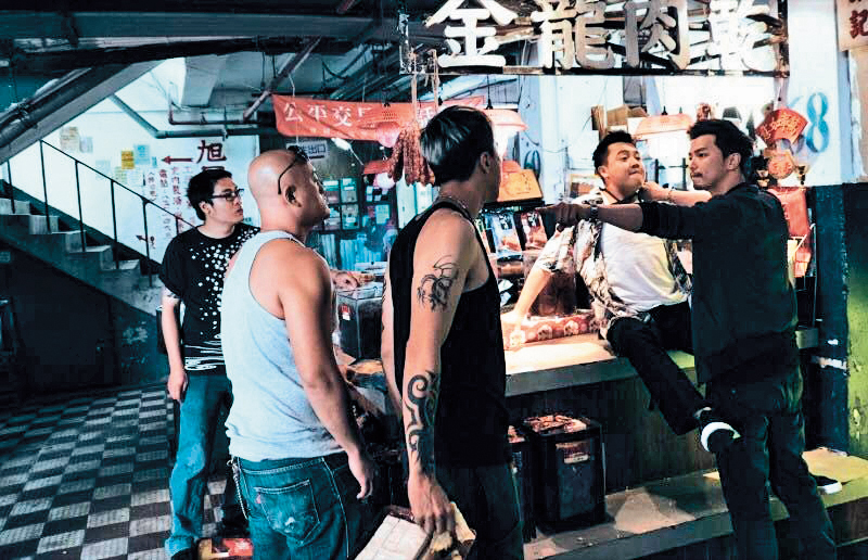 接戲賺錢之後，高盟傑（右二）演了不少電影，包括《角頭》《青田街一號》，加上八點檔《甘味人生》《阿母》等等。（翻攝自高盟傑臉書）