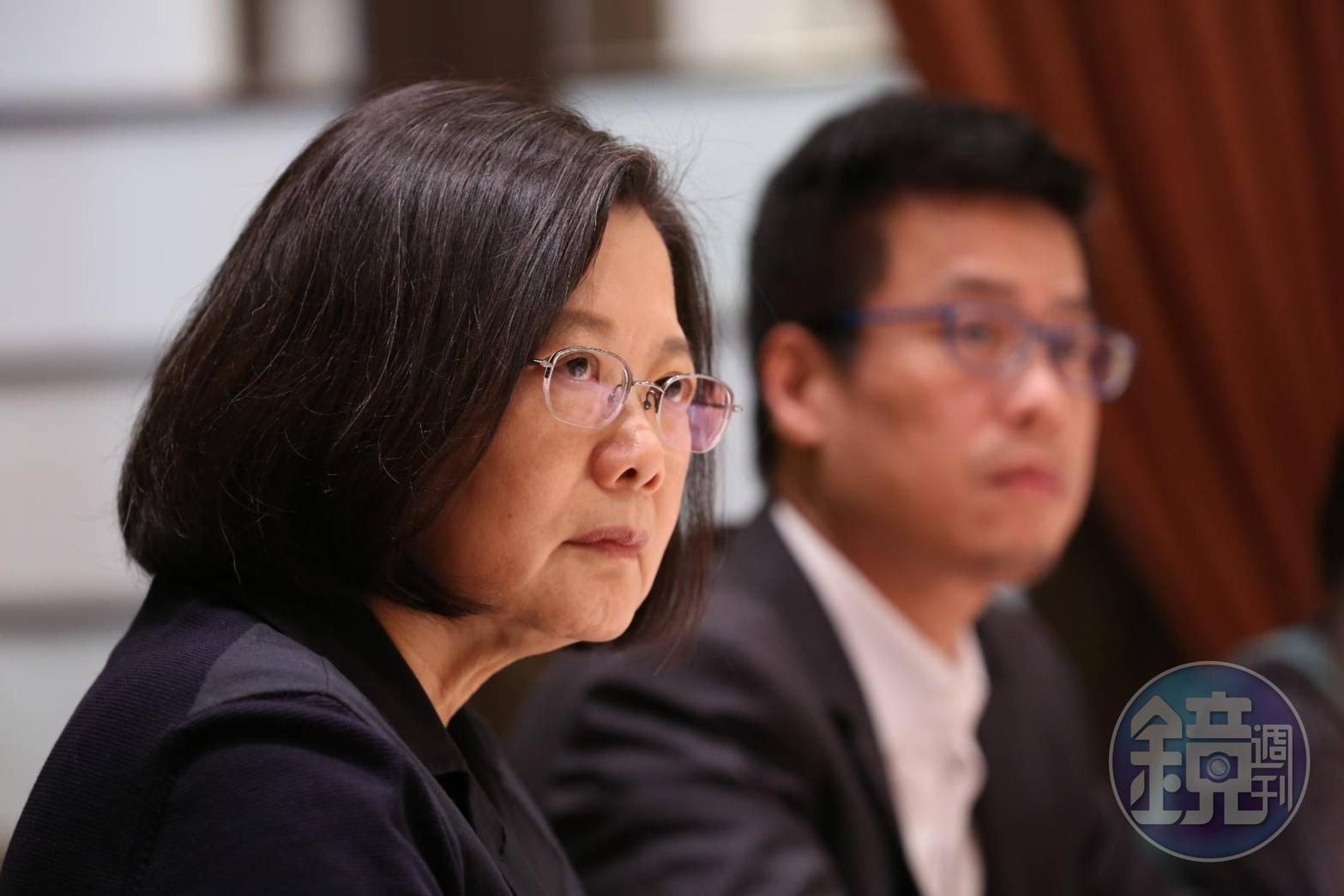 針對前教育部長葉俊榮「勉予同意」聘管中閔擔任台大校長,蔡英文表示沒有及時致電阻止葉俊榮宣布管的人事,感到後悔。