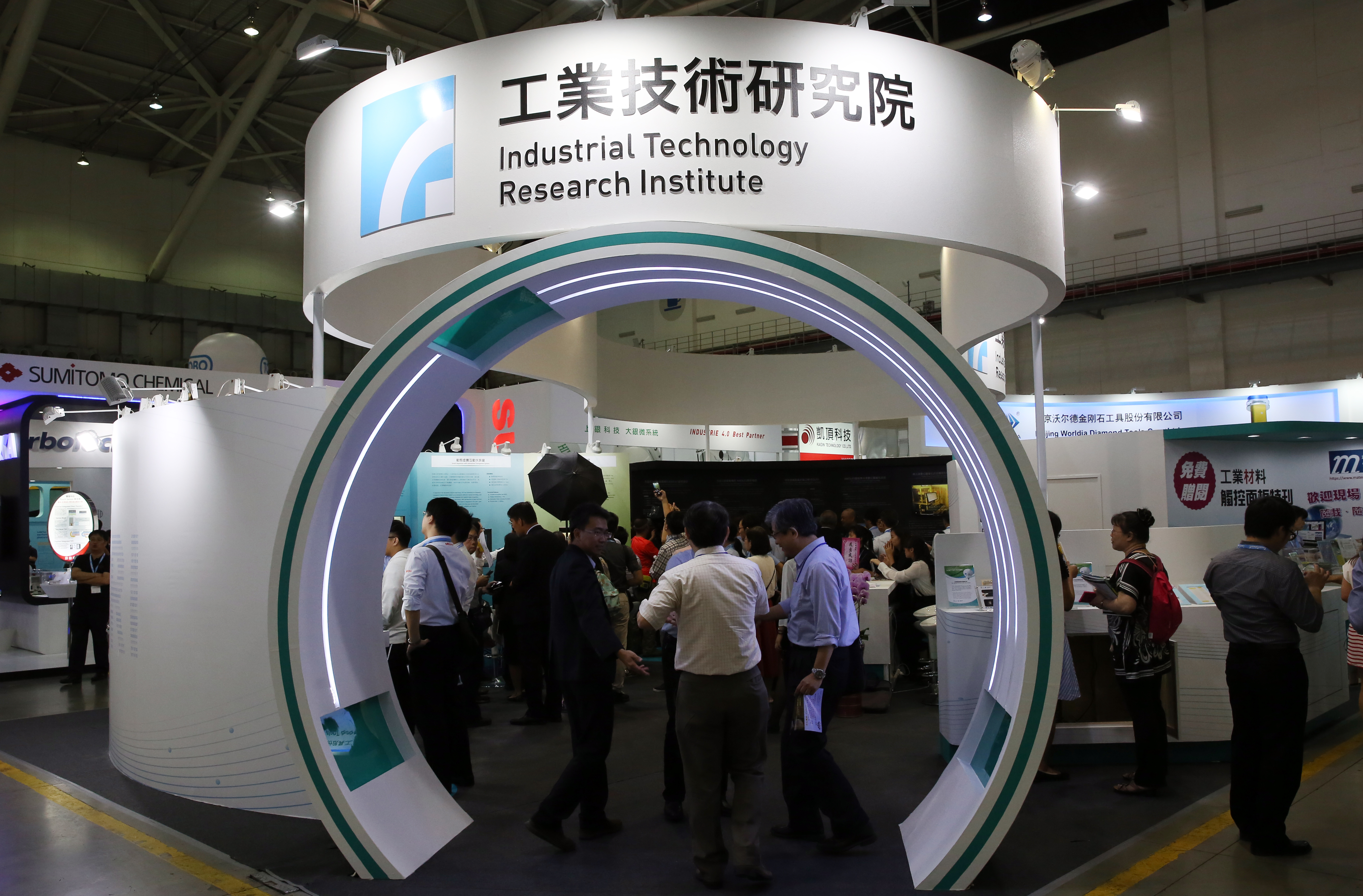 華為資安風暴席捲全球，工研院今起禁止華為手機使用內部網路。