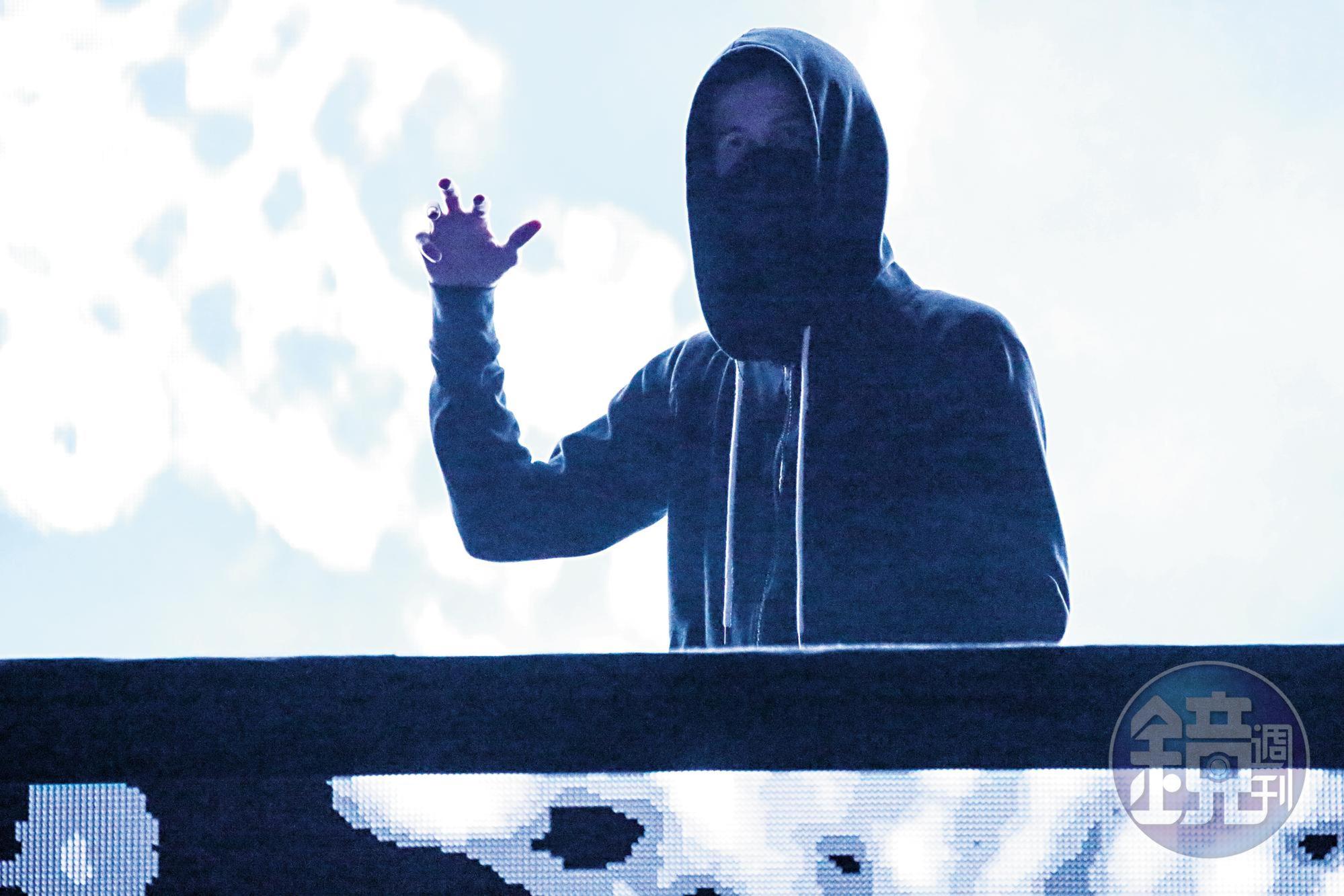 知名挪威籍藝人Alan Walker(圖)在國際享有高人氣,趙女藉口代理其演唱會行騙。