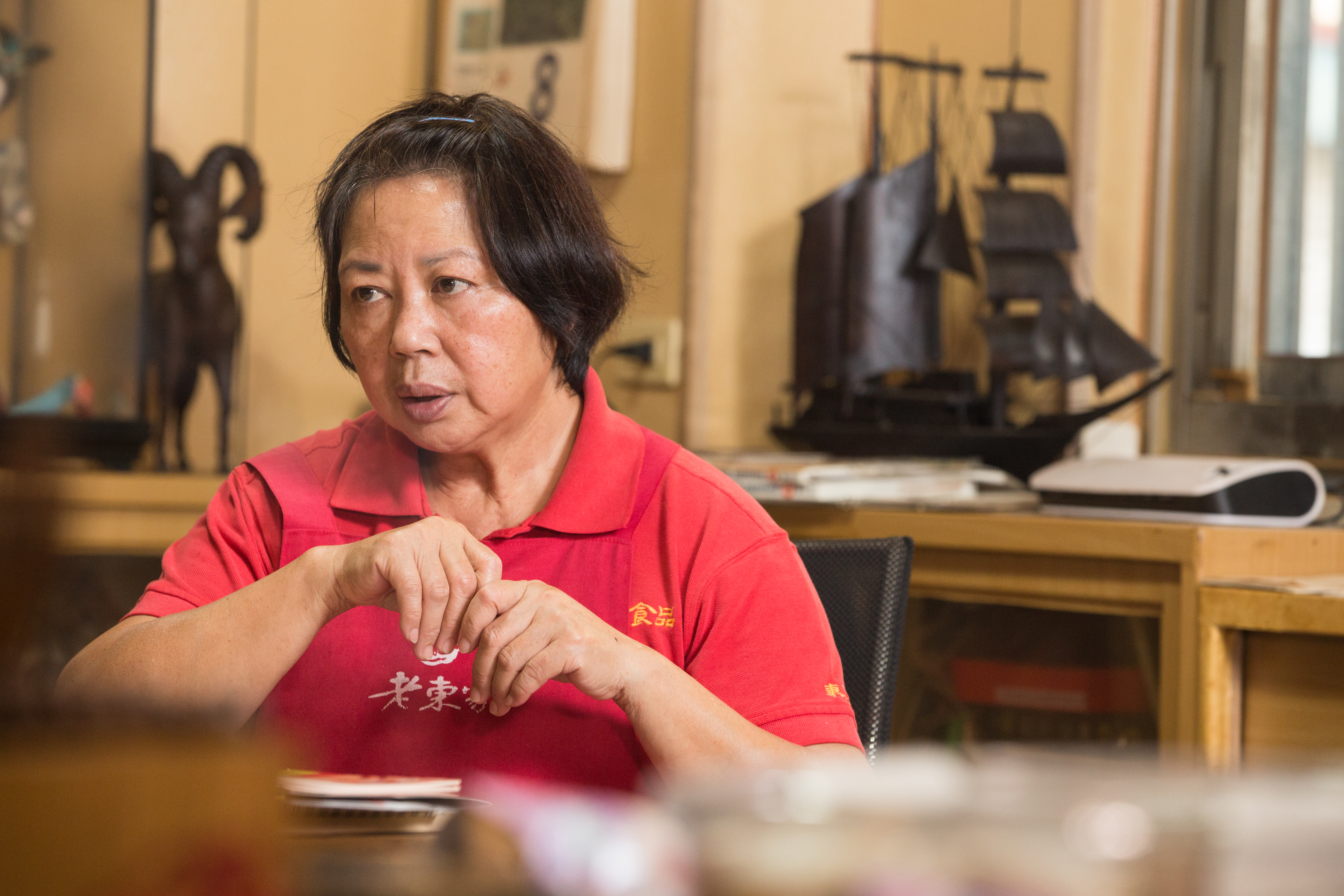 聊起過去的背叛，吳東麗已全然無恨，情緒淡的像說別人的故事。