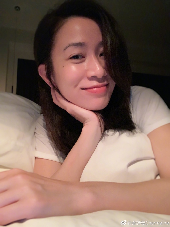 佘詩曼PO上自拍照。（翻攝自佘詩曼微博）