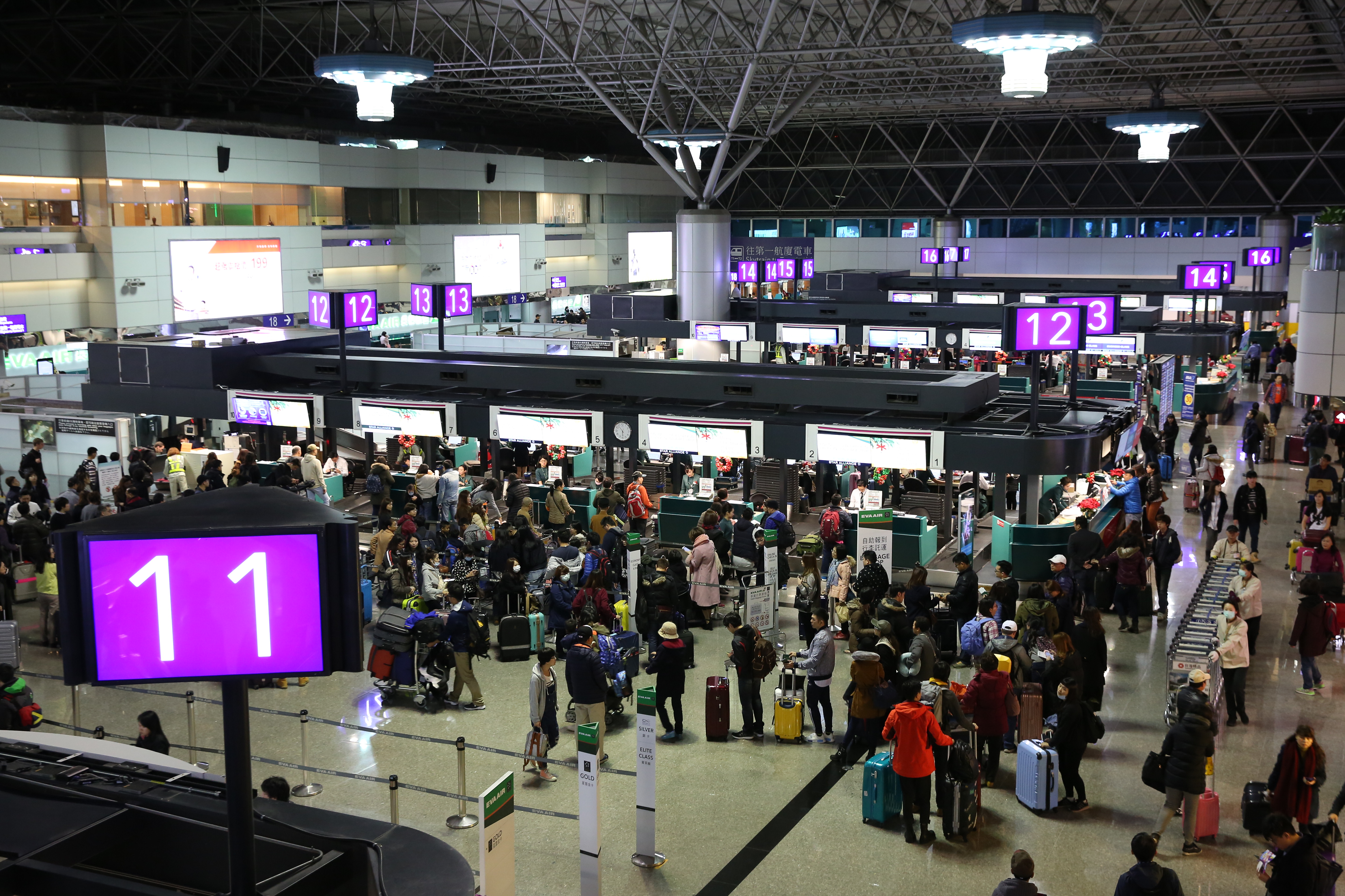 航警局表示，今起自香港、澳門、中國大陸飛抵台灣的班機，都要實施手提行李檢查作業。