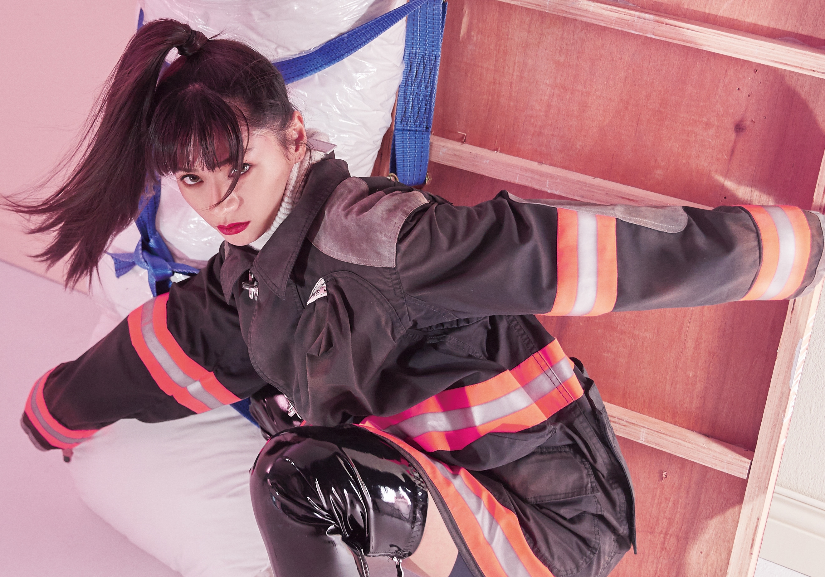 粉絲暱稱為「阿源」的郭源元，性感的外表下有著俐落的俠女性格。（LEZS提供）