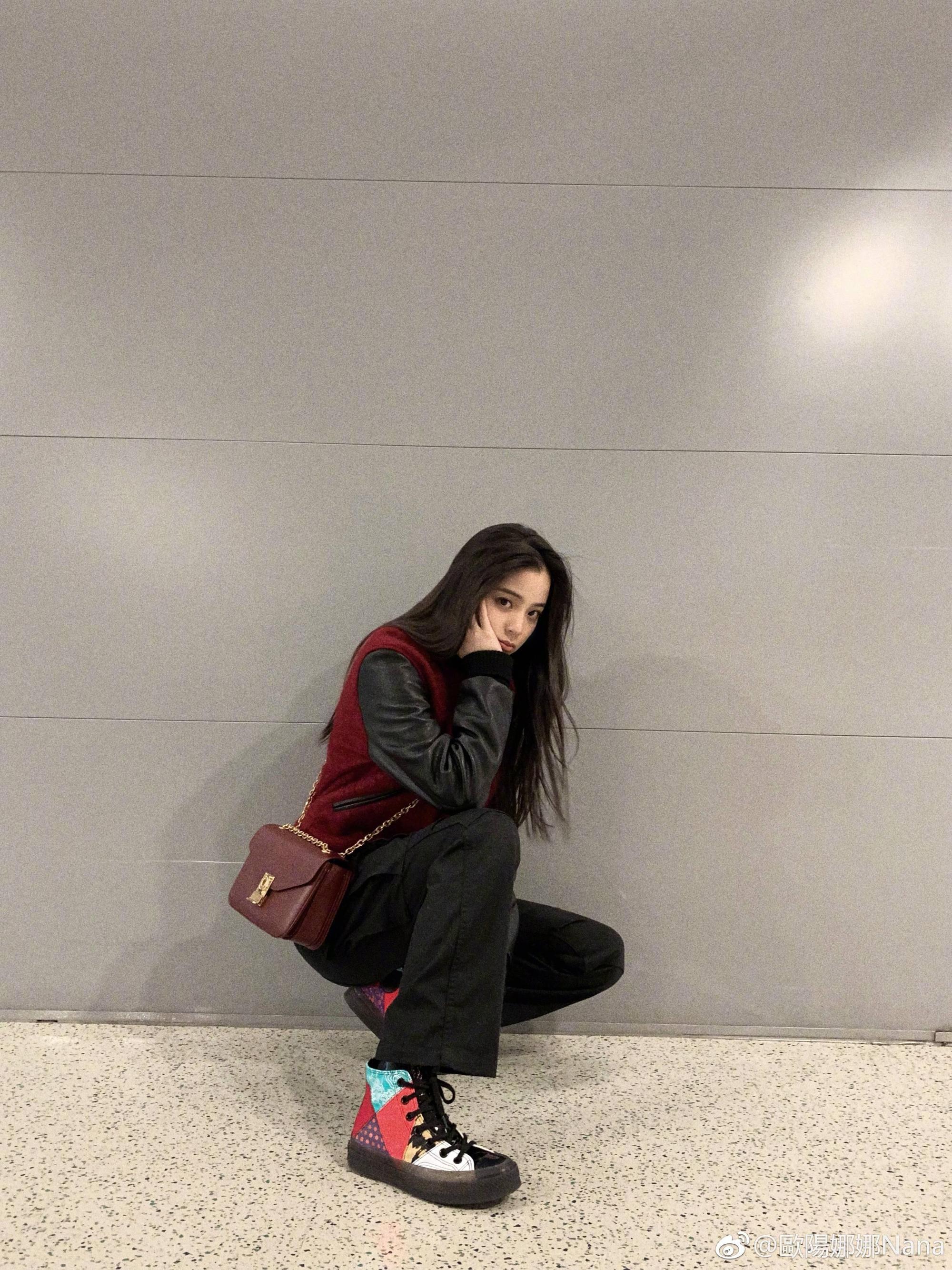 歐陽娜娜長髮飄逸，仙氣十足。（翻攝自歐陽娜娜微博）
