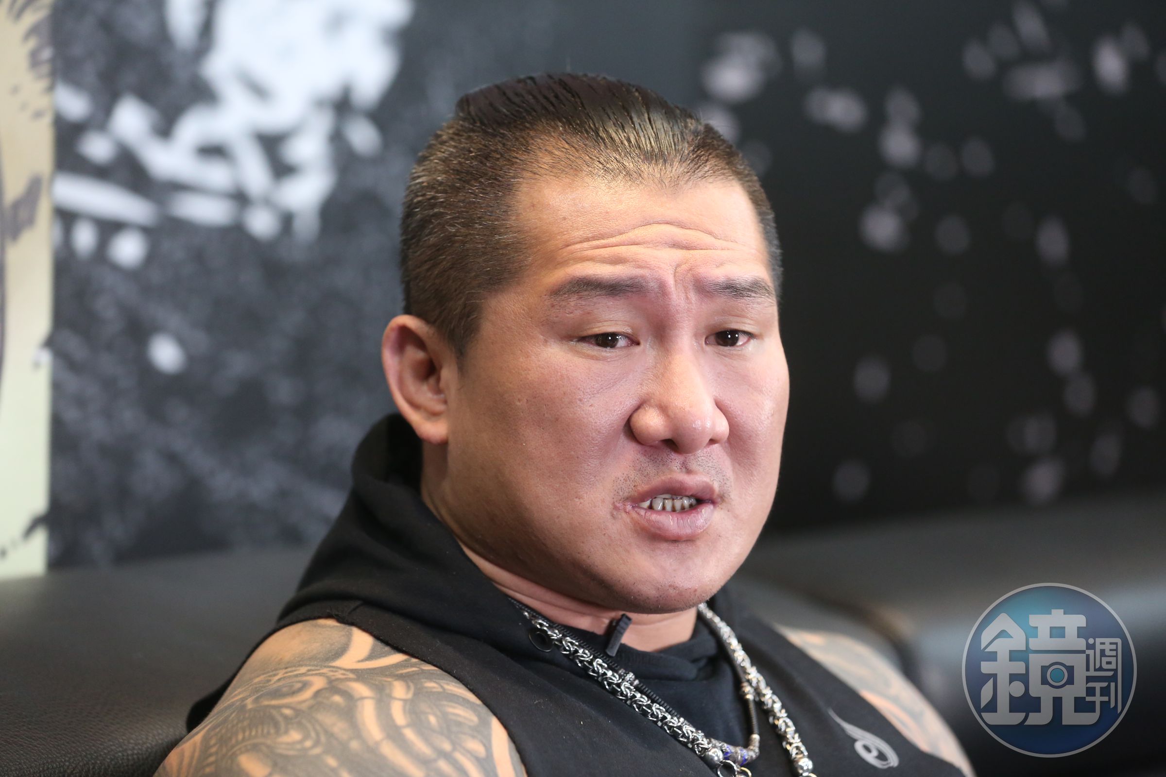 館長深夜臉書po文，言詞相當消極指出「如果有一天我倒下了」，甚至還託付家人要大家照顧，讓不少粉絲感到擔憂。