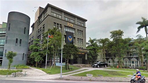 宜蘭縣政府消防局第二大隊大隊長林文雄酒駕遭逮，但記者詢問消防局回應時，消防局卻否認到底。（翻攝畫面）