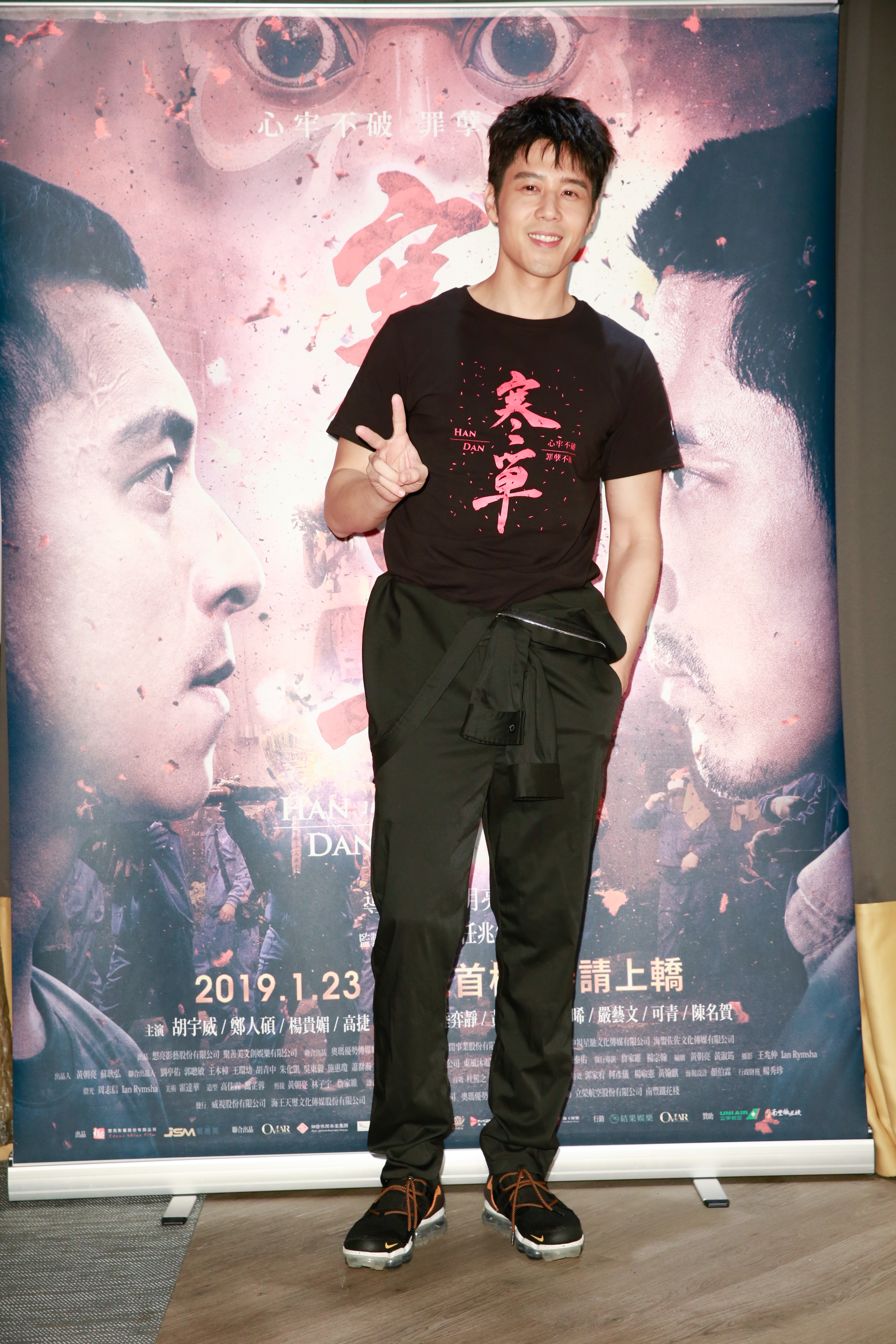 坦承18歲破處，胡宇威還糗曝自己以前曾拿可樂瓶練習接吻。