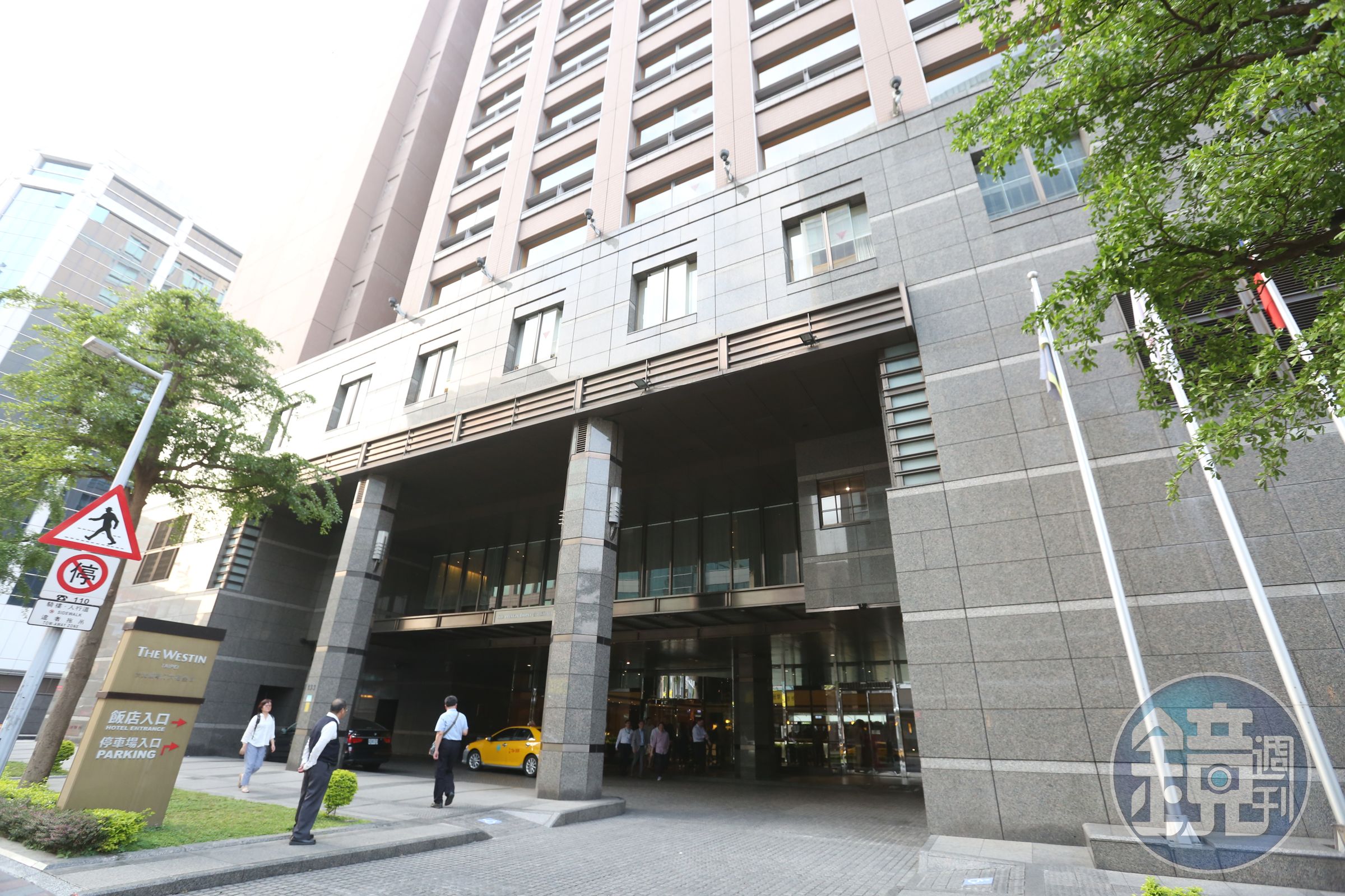六福皇宮自去年12月底熄燈以來，至今由誰接手仍無下文。