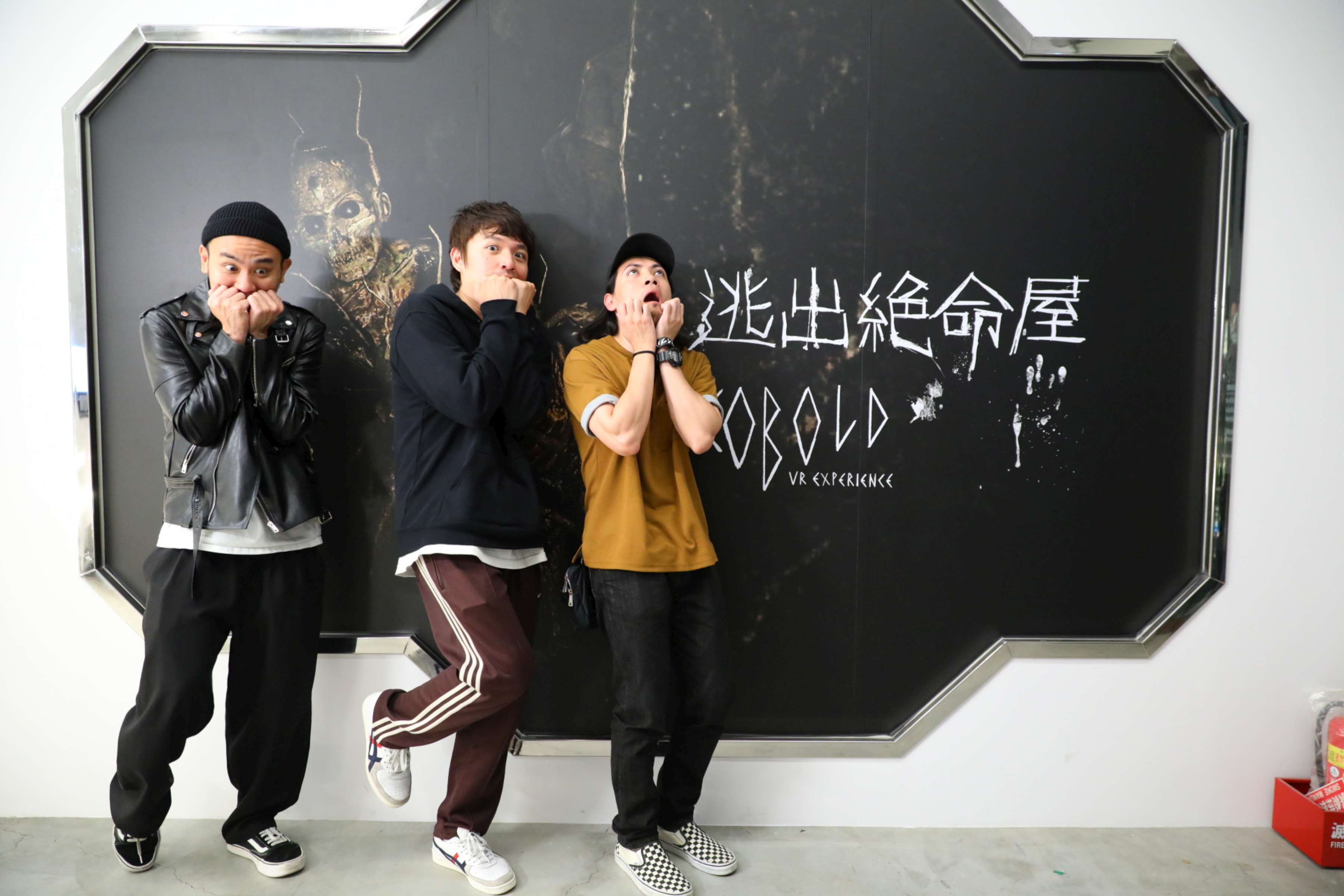 台灣獨立樂團滅火器體驗《逃出絕命屋》也忍不住放聲大叫。（高市電影館提供）