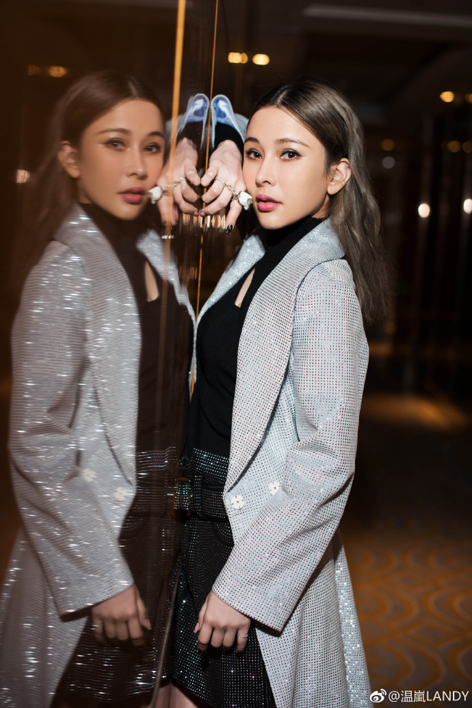 溫嵐在微博分享近照。（翻攝自溫嵐微博）