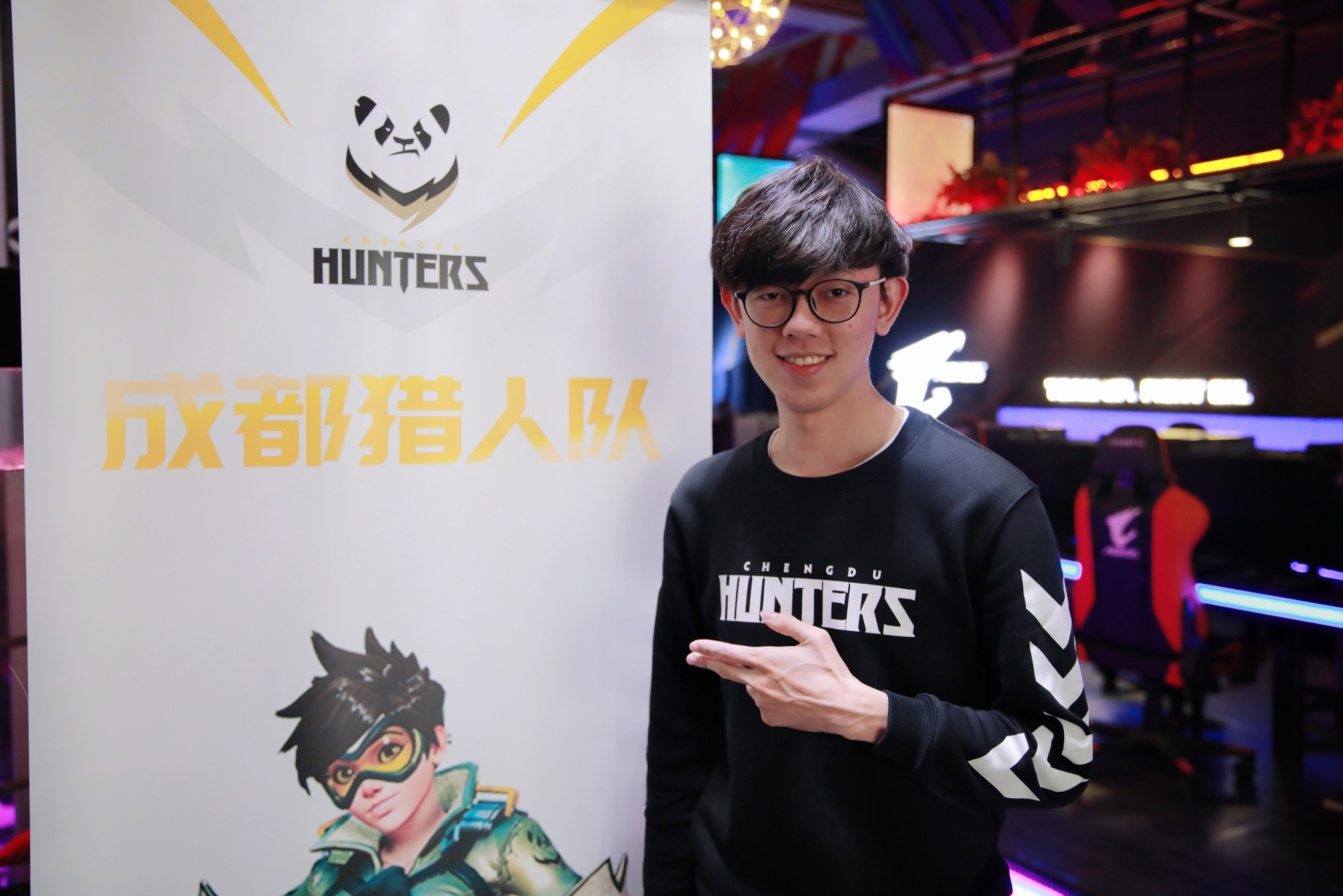 前閃電狼《鬥陣特攻》選手Baconjack去年宣布加盟成都獵人隊，成為首位挑戰最高層級OWL電競聯賽的台灣選手。（暴雪娛樂提供）