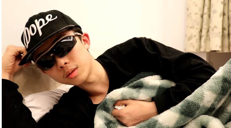 孫安佐上傳新影片，對嘲諷他的酸民喊話，不會懼怕他們。（翻攝自孫安佐youtube）