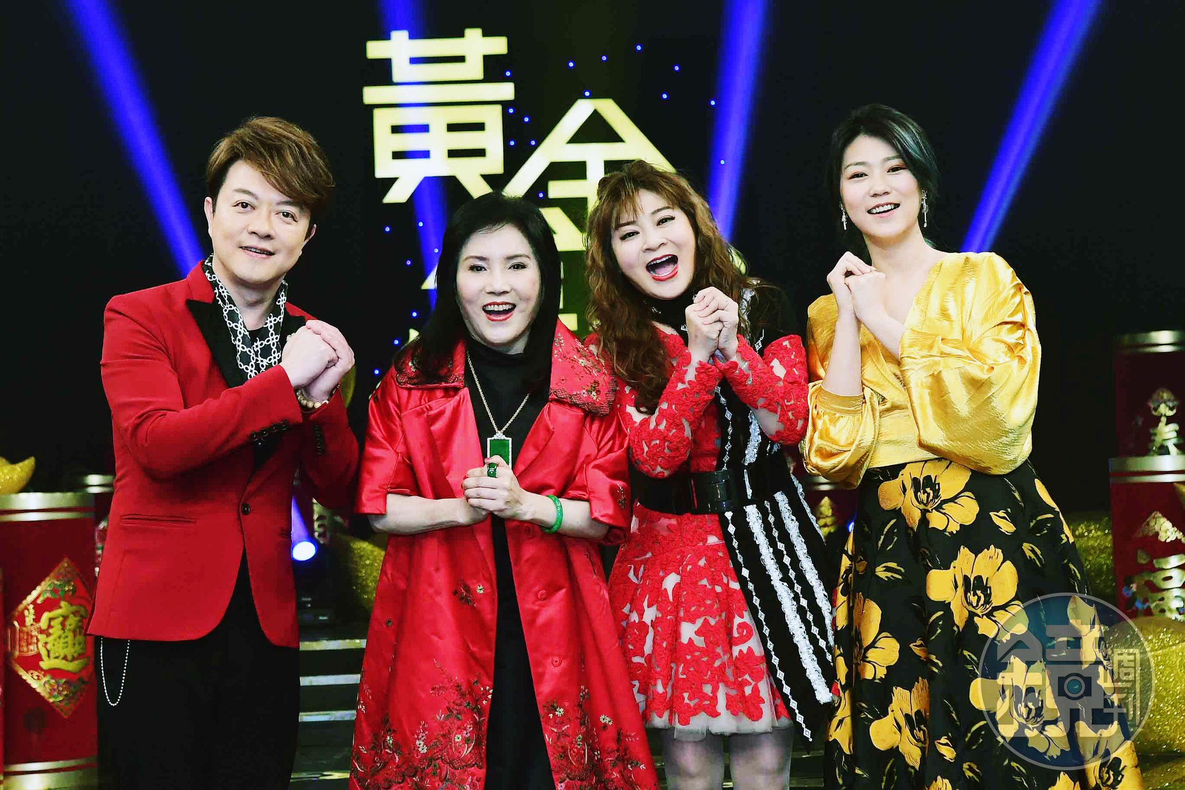 翁立友（左起）、李亞萍、王彩樺、曹雅雯主持節目。（華視提供）