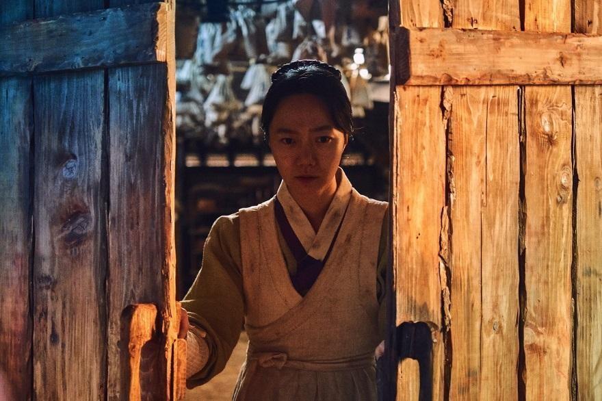 躋身國際女星的裴斗娜，首次接演古裝戲《李屍朝鮮》。（韓國Netflix提供）