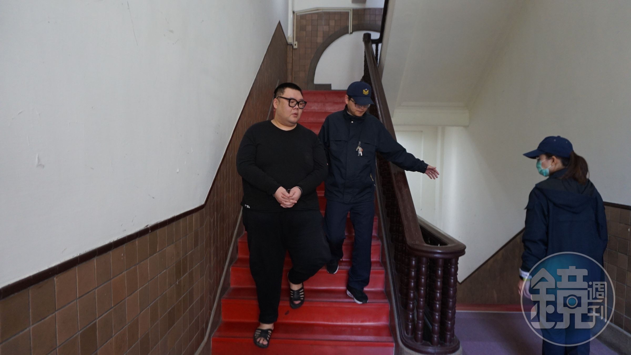 涉及W飯店毒趴案的土豪哥曾以包皮發炎、要割包皮等理由聲請交保，日前要求以300萬元交保，仍遭法院延押。