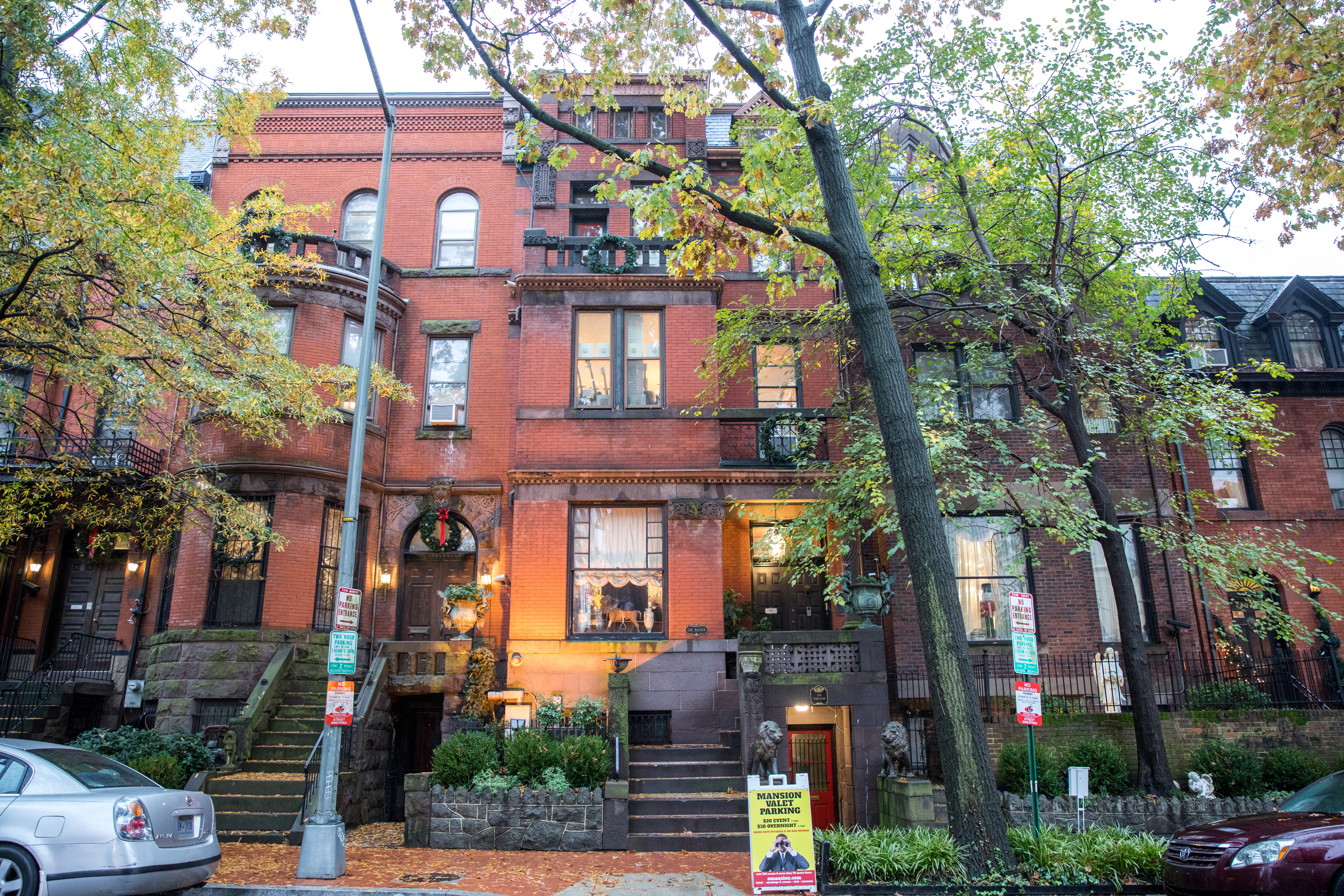 由4連棟組成的奇特「O Street Museum」，堪稱華府最不可思議的私人博物館，入內的驚奇和探索感，好比《恐怖蠟像館》，只是少了可怕的情節。