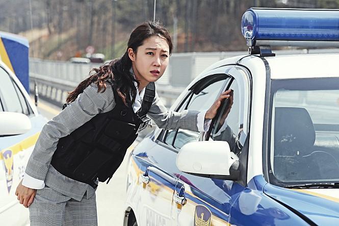 孔曉振又一新片在台上映，這次在《飆風特警隊》演出女警官。（車庫娛樂提供）