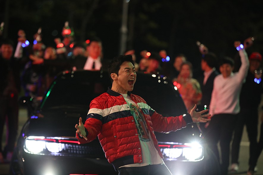 曹政奭在《飆風特警隊》飾演飆速狂人，是他首次嘗試電影反派。（車庫娛樂提供）