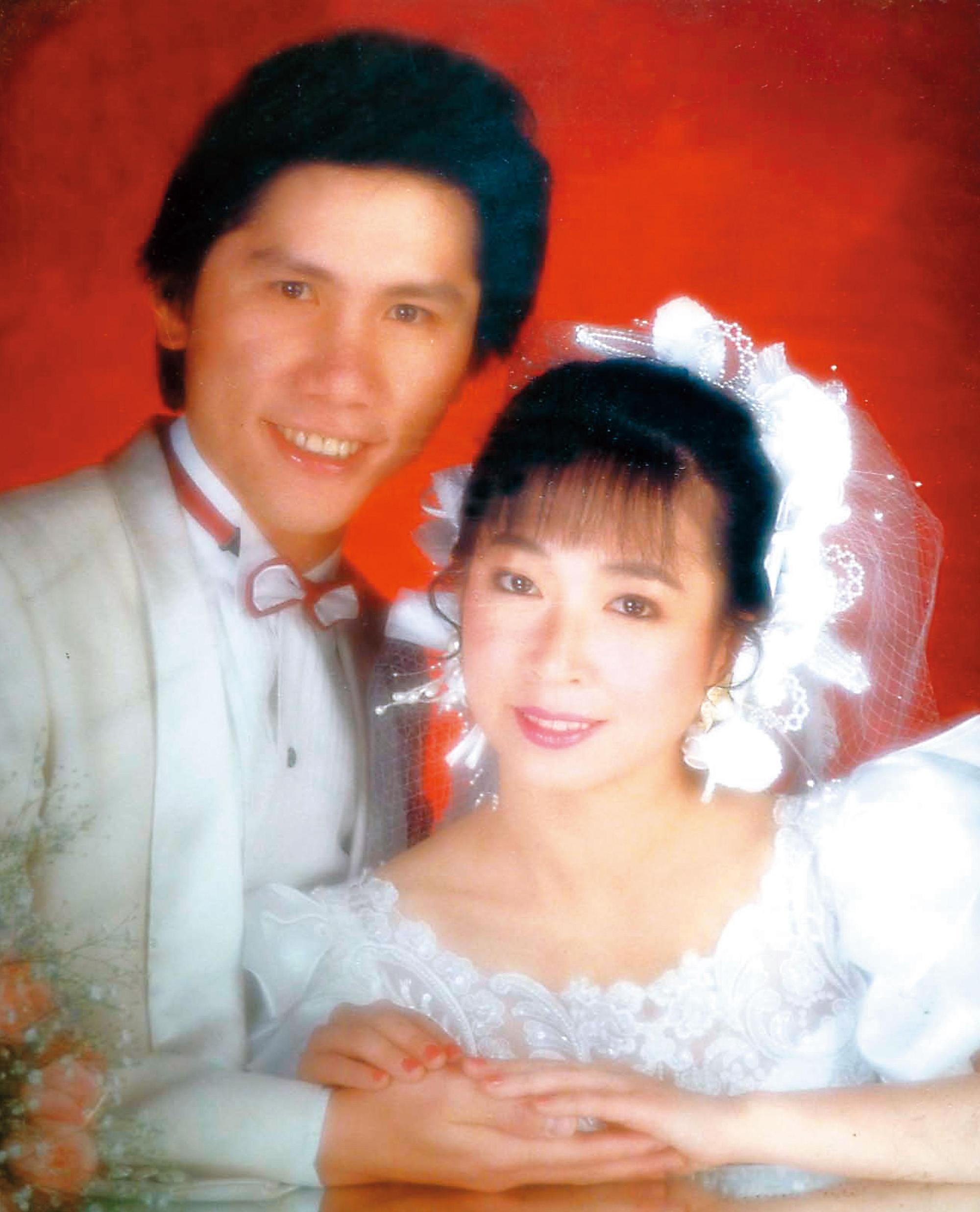 1990年，28歲的王銘琬與劉黎兒結婚。（王銘琬提供）