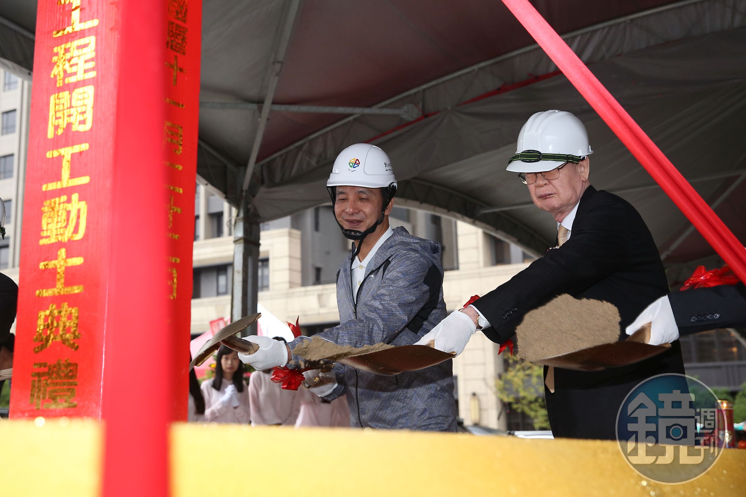 儒鴻去年砸下64億元興建複合式企業總部，洪鎮海（右）親自出席動土典禮。