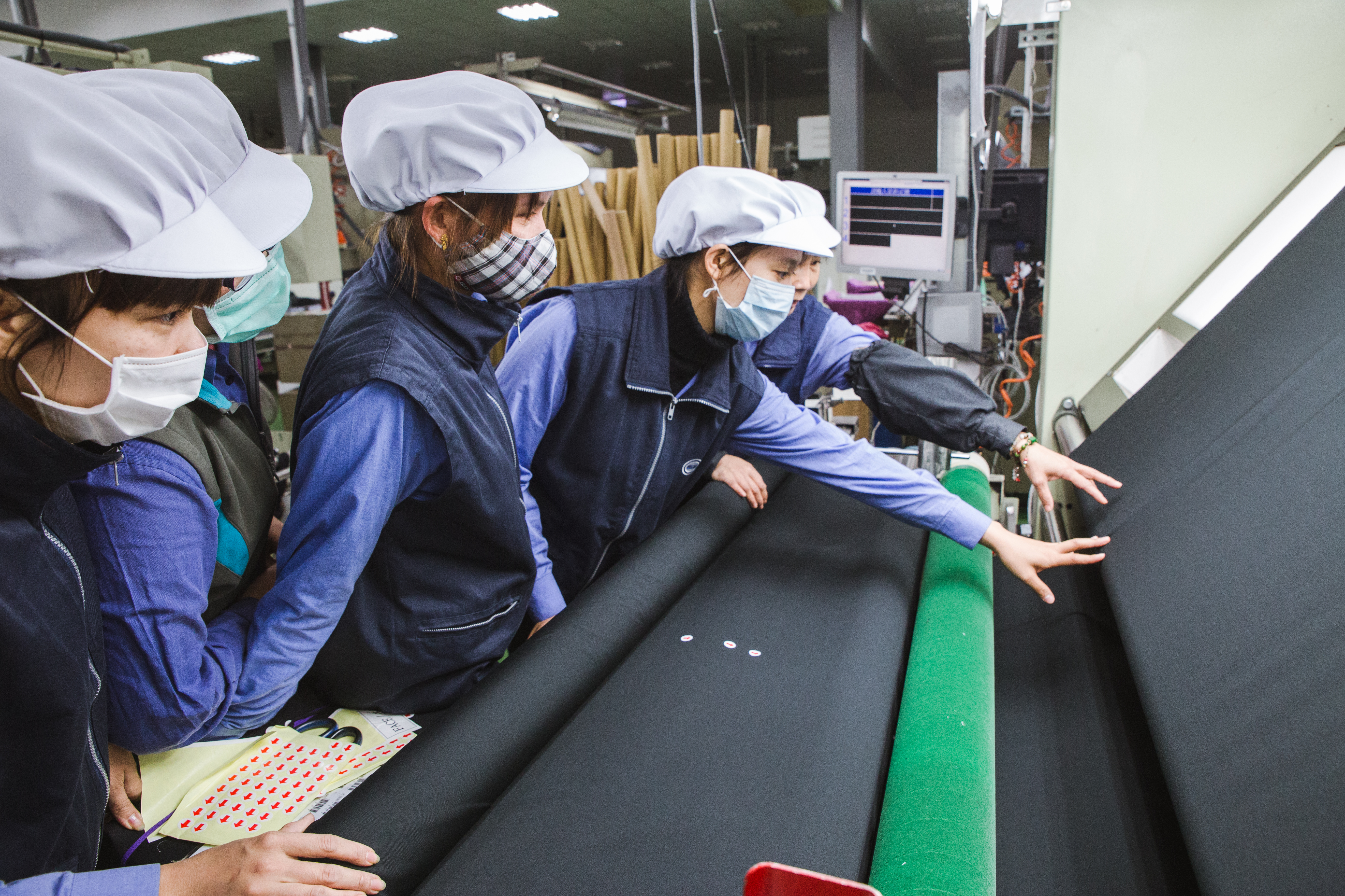 創立之初儒鴻就強調創新,30年前,洪鎮海就逮公司大膽跨入彈性針織布料領域。(儒鴻提供)