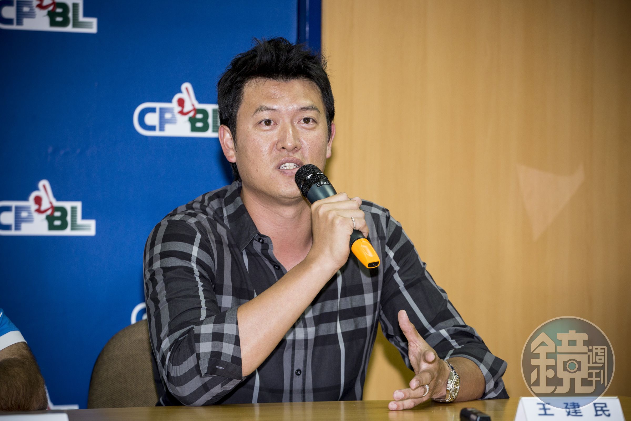 針對是否加入味全龍擔任教練，王建民回應今年應該都還是在富邦悍將。