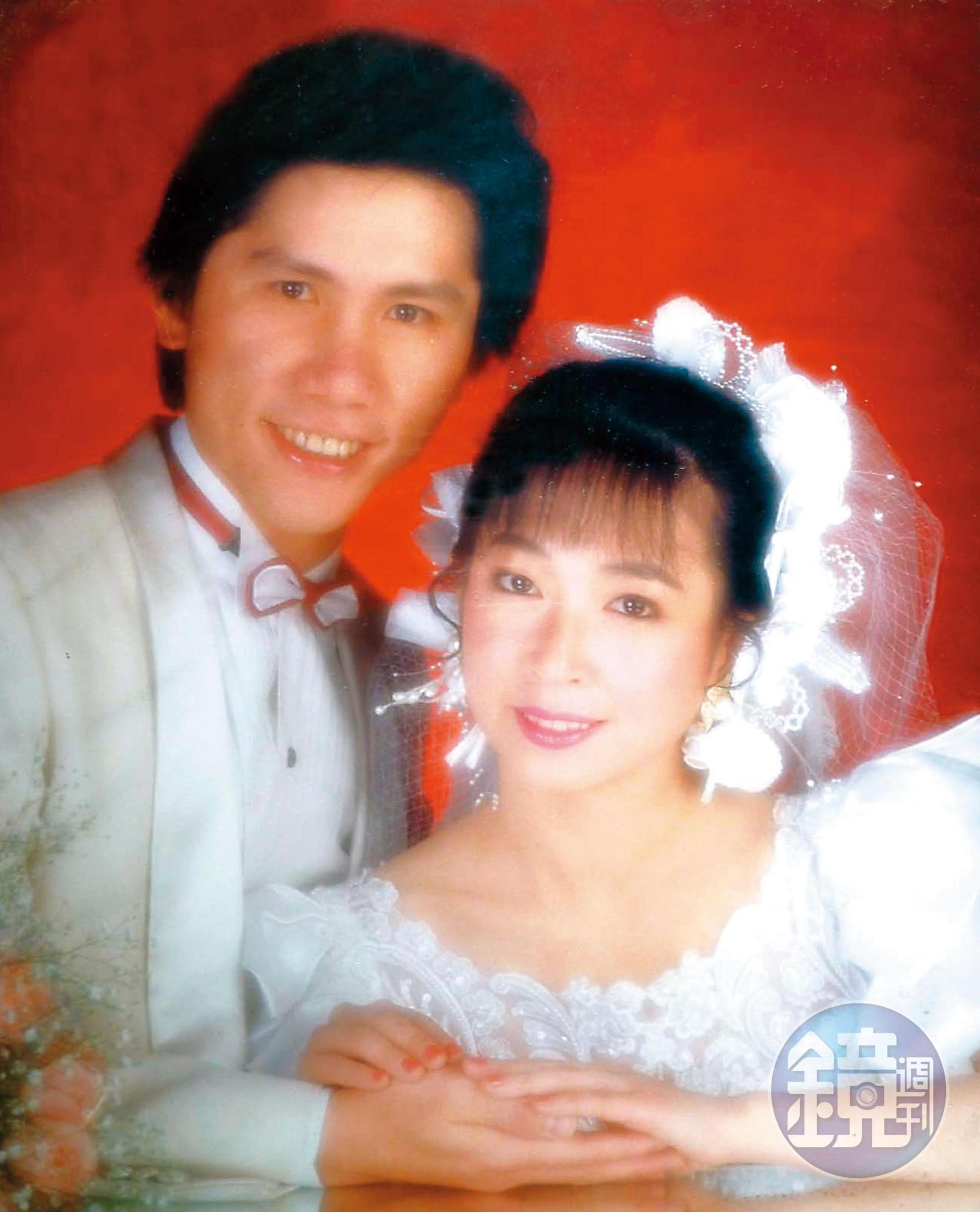 1990年,28歲的王銘琬與劉黎兒結婚。(王銘琬提供)