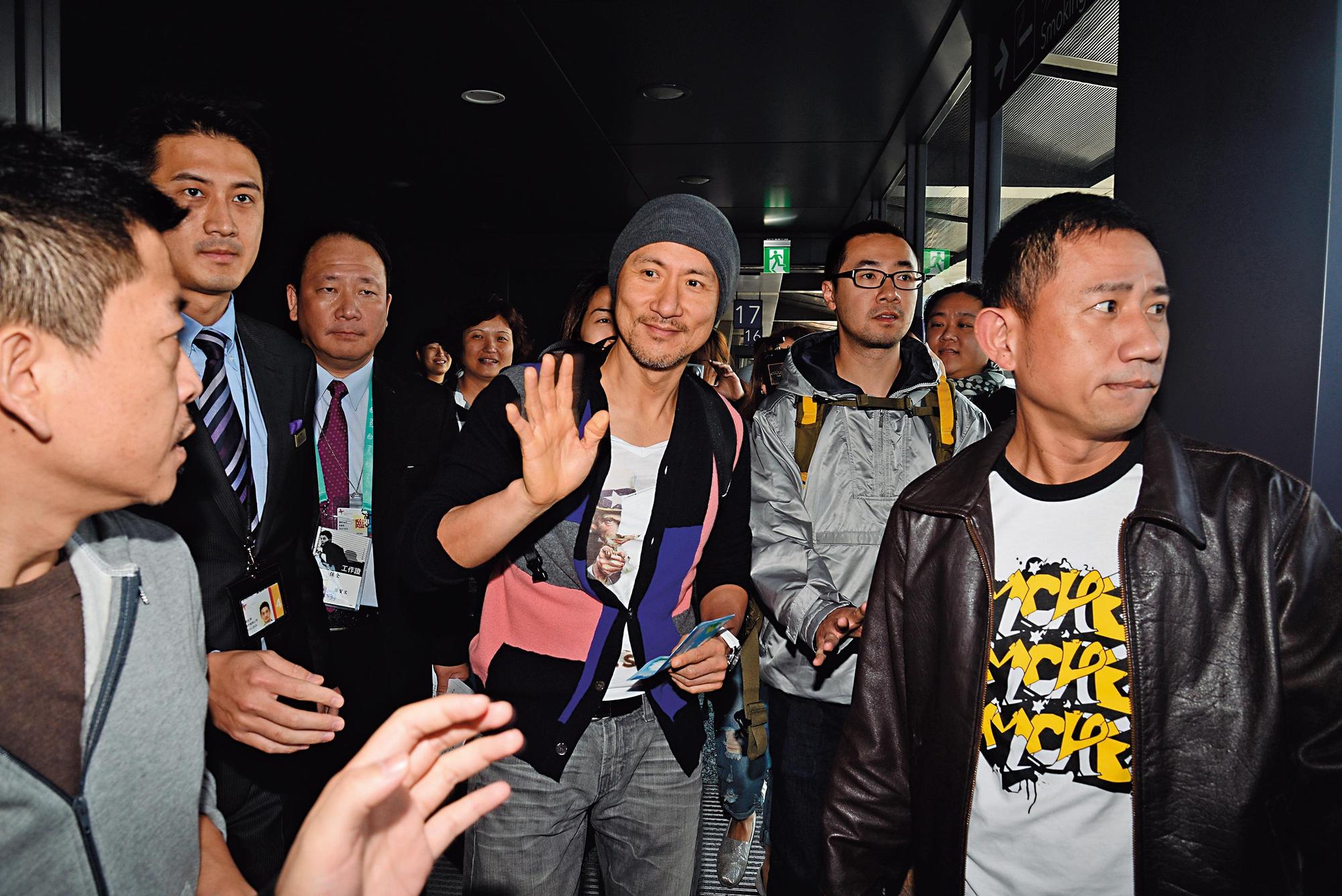 曾經歷過事業低潮、酗酒度日,張學友(右三)面對歌迷不離不棄心懷感激,造就他一直以來的親民作風。(東方IC)