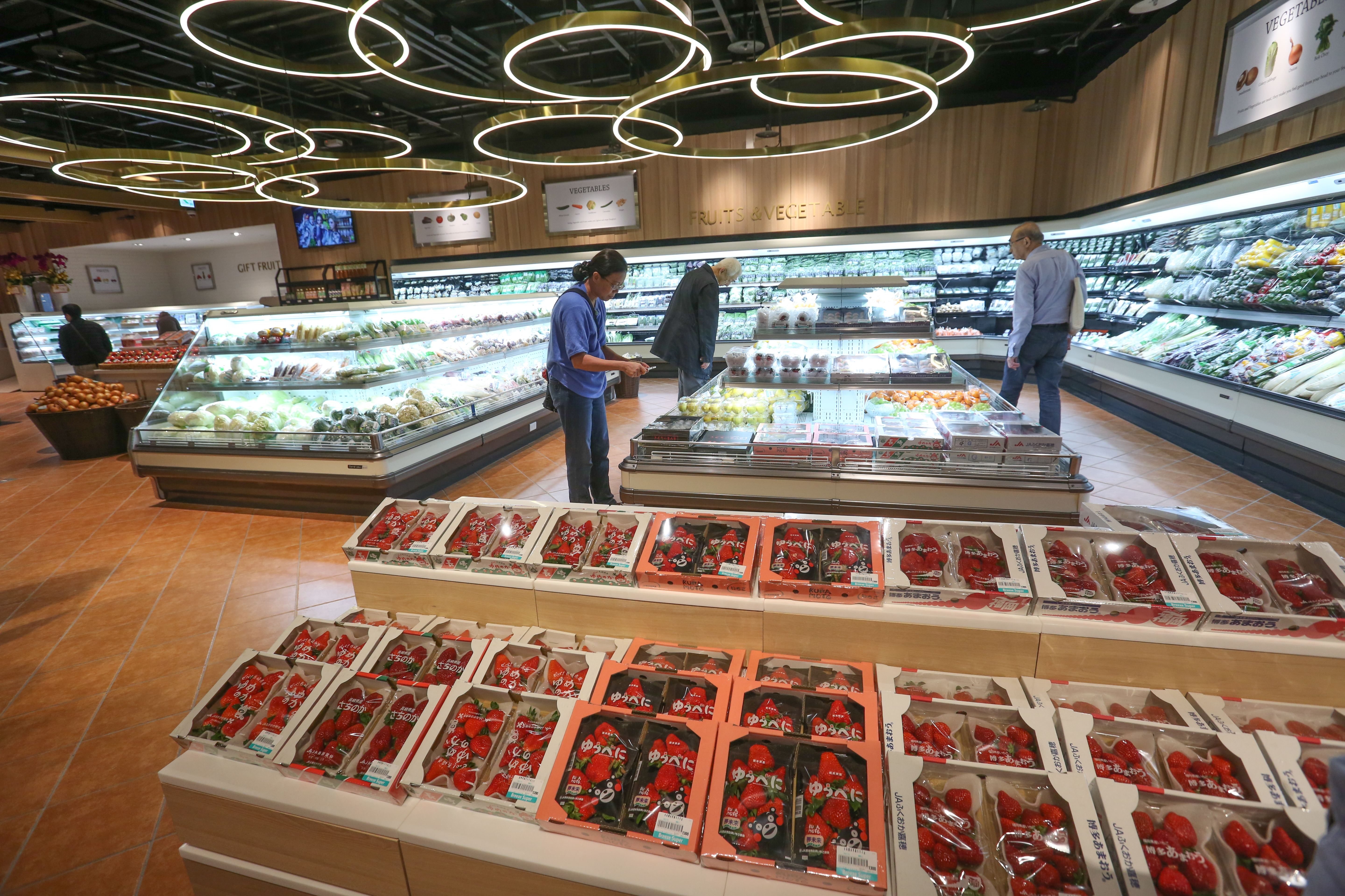 微風南山引進多家餐廳,還有佔地2,222坪亞洲最大超市。