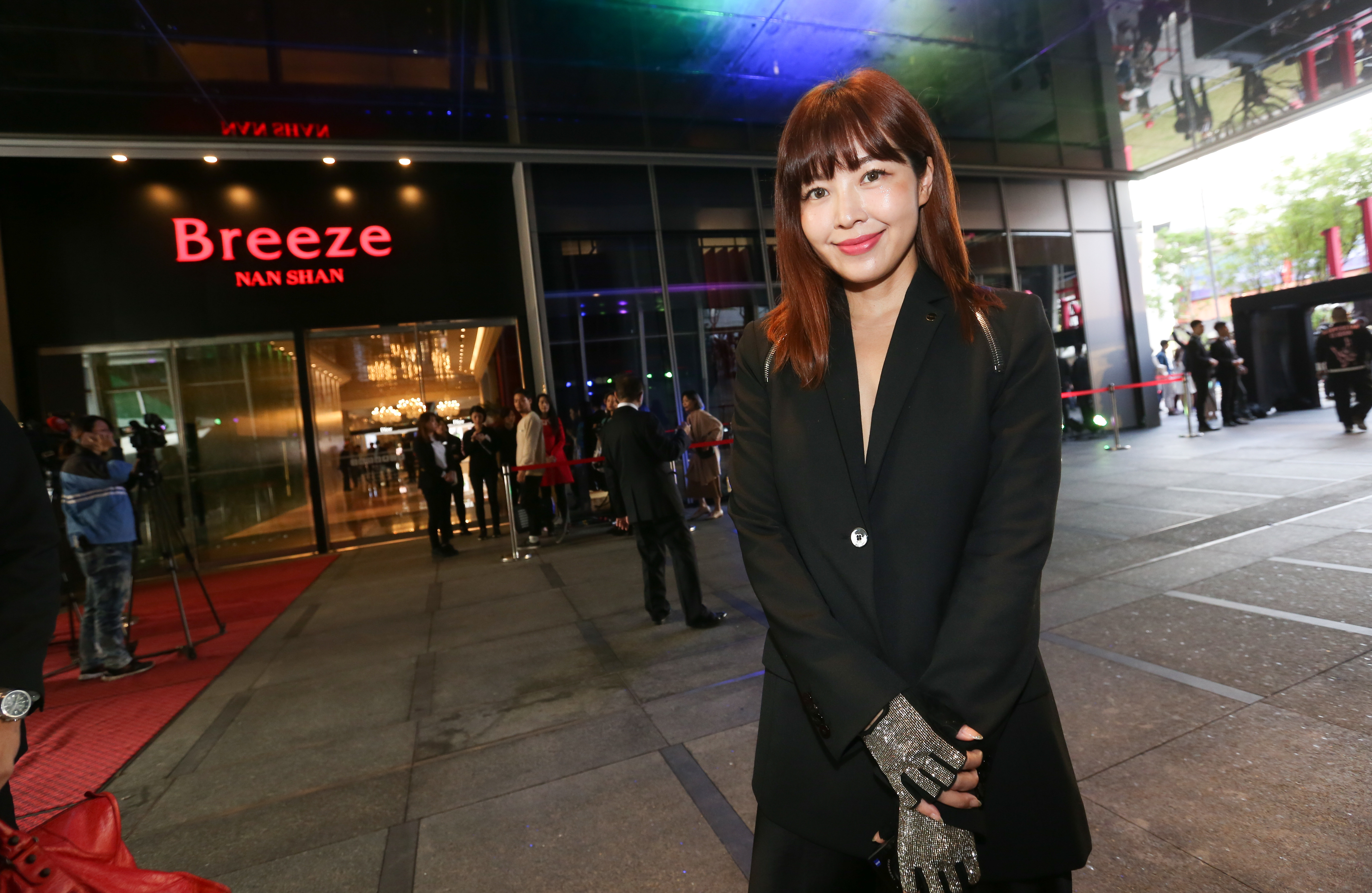 外形甜美的廖曉喬，負責主導微風的視覺美學。