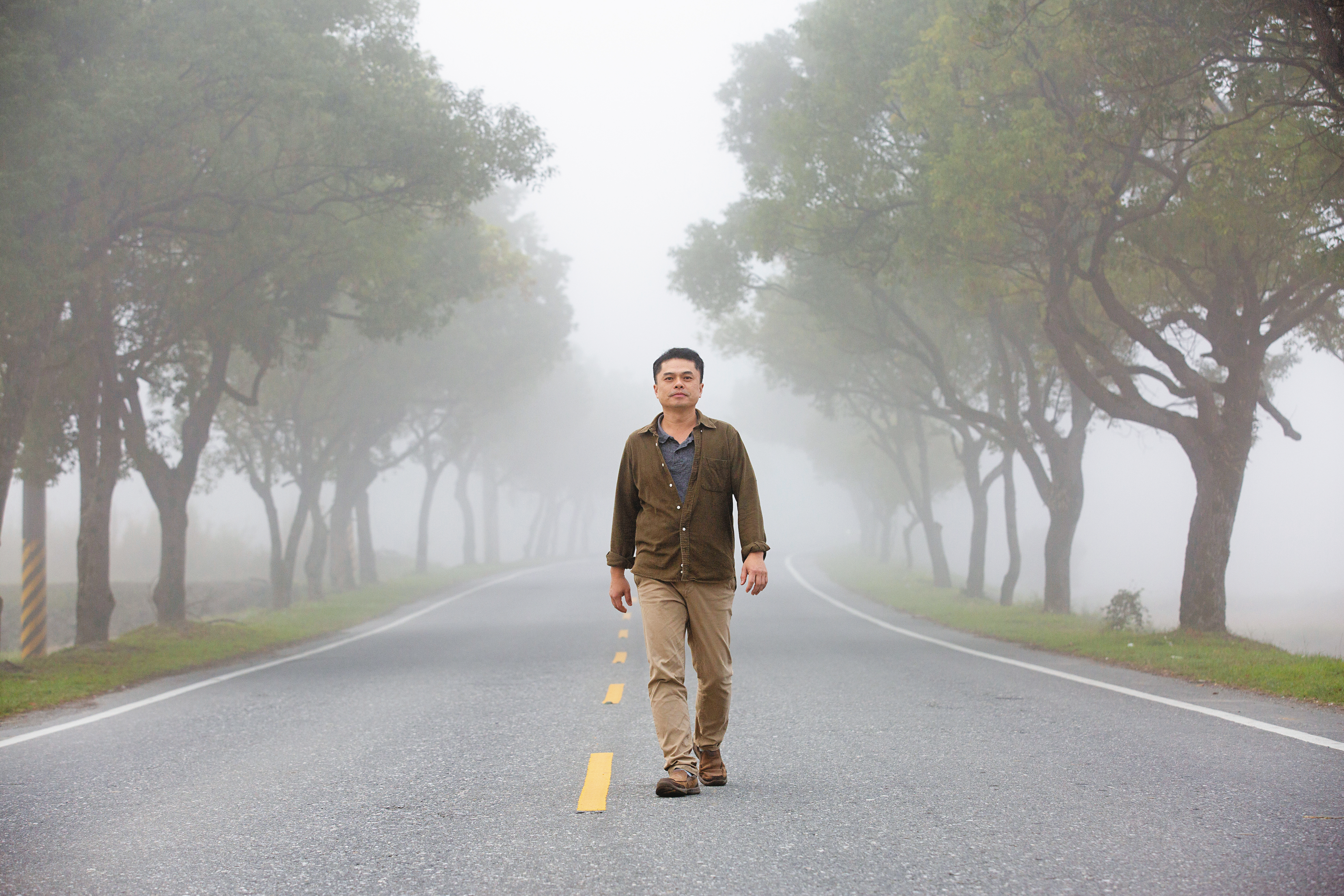 清晨的玉里起霧了，這是王嘉納上班必經的路段，他告訴我們，每天的晨色都不同，故鄉很美。