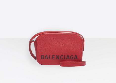 BALENCIA VILLE家族中的 VILLE CAMERA BAG。約NT$31,700 (翻攝自BALENCIAGA官網)