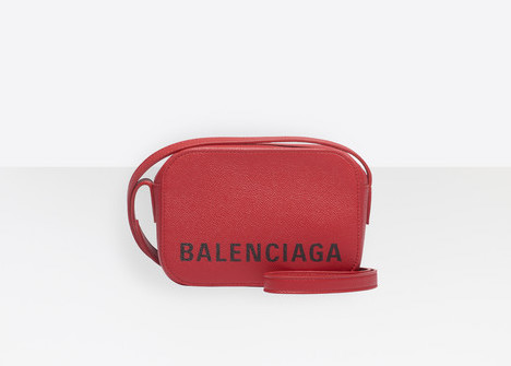 BALENCIA VILLE家族中的 VILLE CAMERA BAG。約NT$31,700 (翻攝自BALENCIAGA官網)