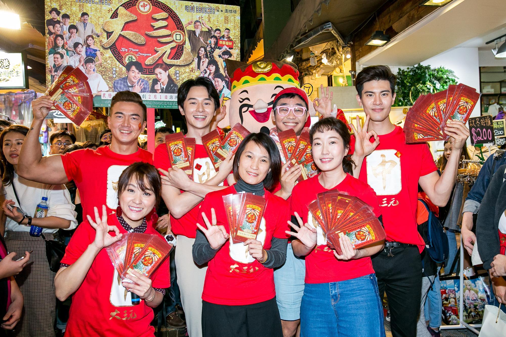 張軒睿、李沛旭、海芬、巴鈺、吳承洋、那那大師到士林夜市掃街催票。(好孩子國際娛樂提供)