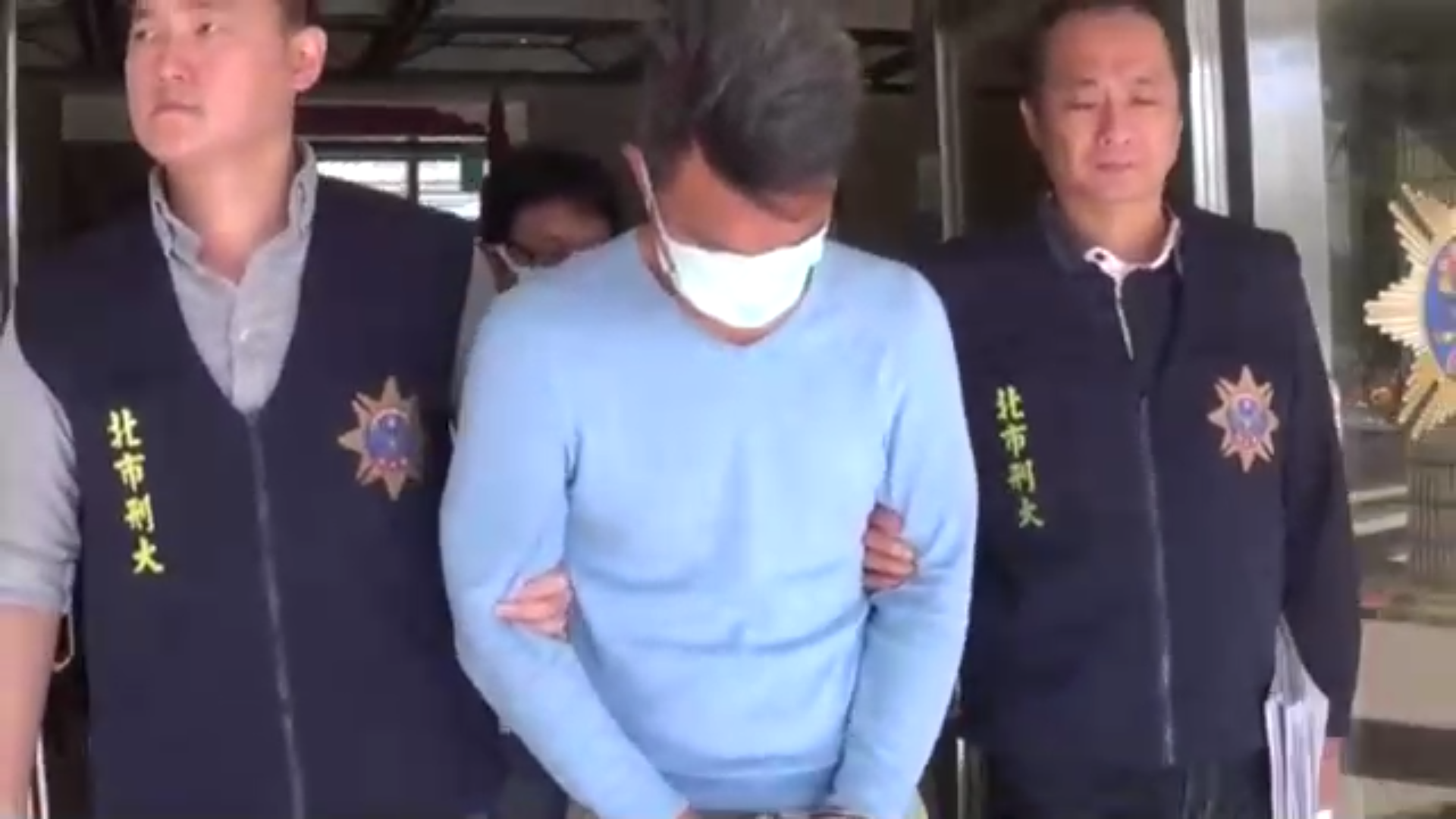 以台北車站行乞「出身」的詐騙首腦紀姓犯嫌。（警方提供）