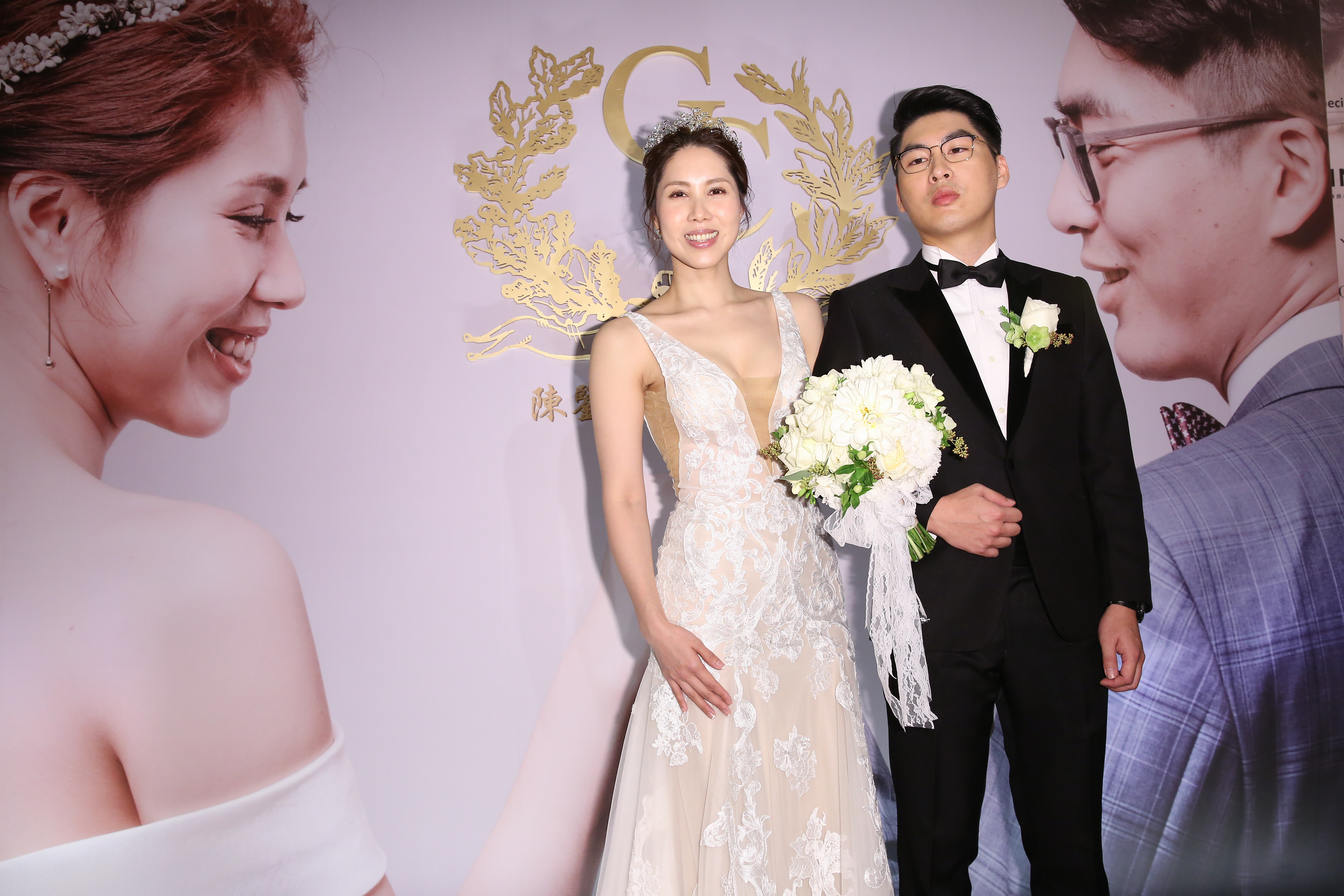 37歲的余苑綺與小4歲的老公Gary今大婚，身穿深V禮服相當性感。