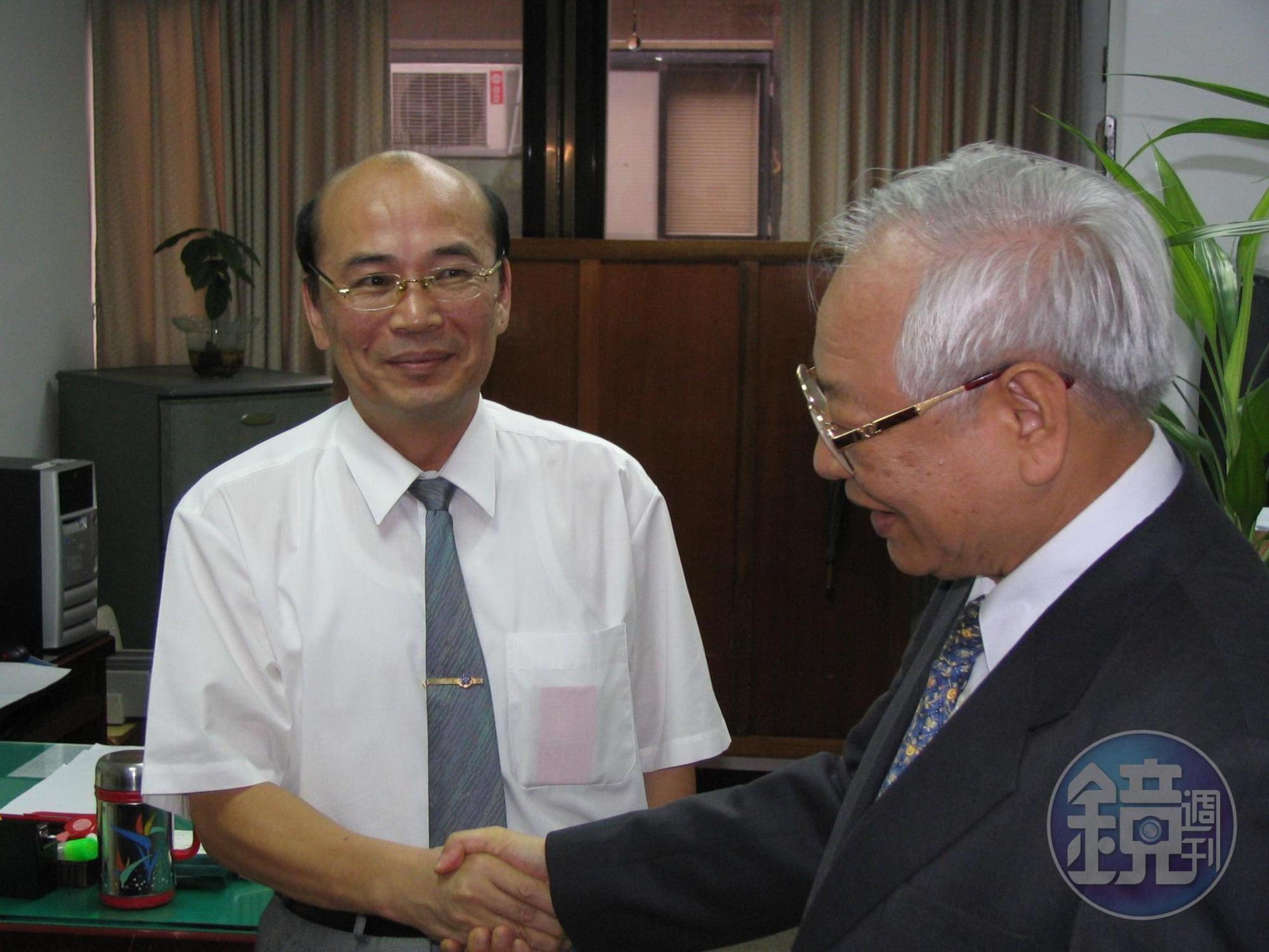 台北地院民事執行處庭長李英豪（左）第一時間發現書記官偷賣法拍屋，將全案移送地檢署偵辦。
